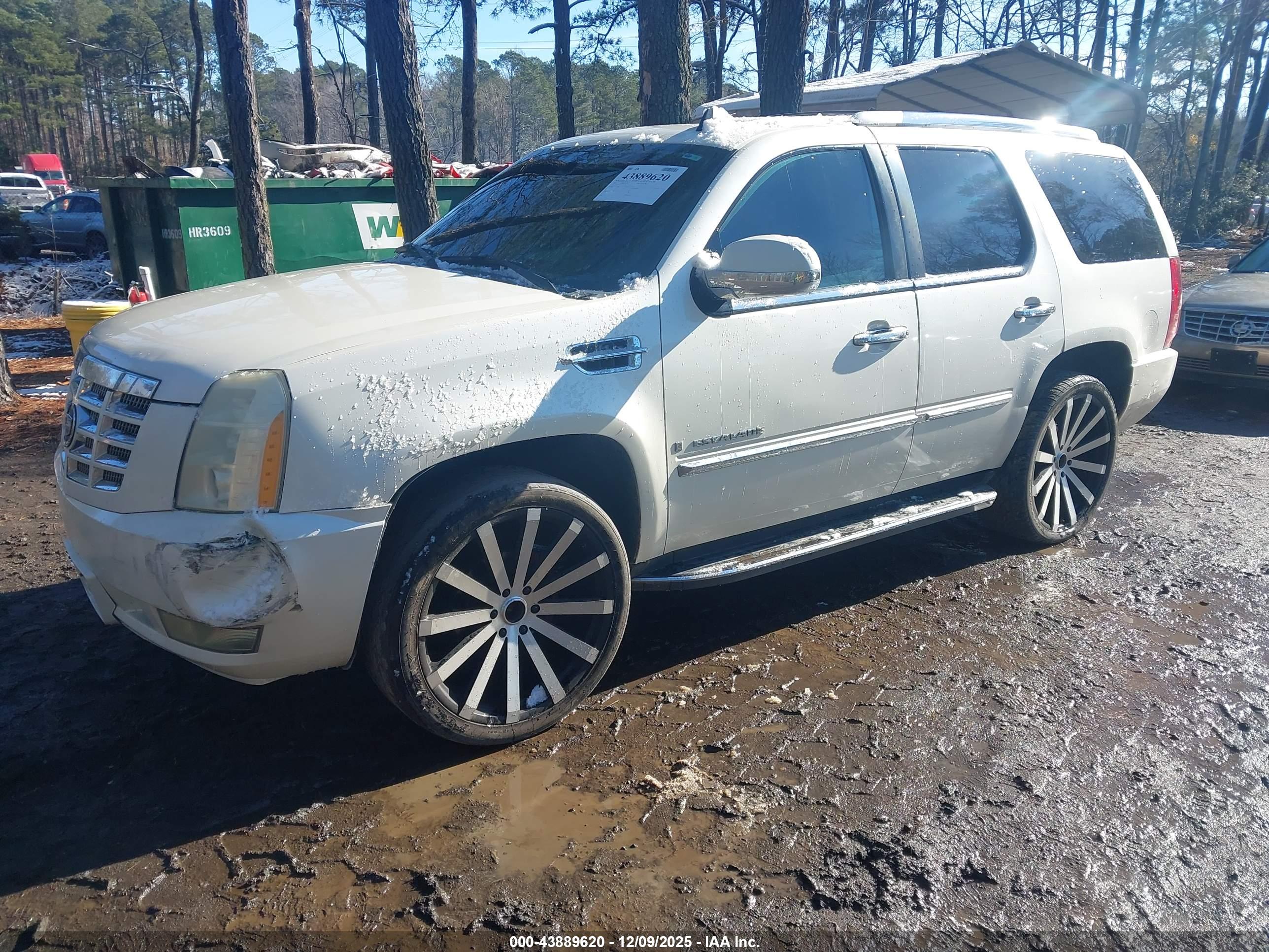 CADILLAC ESCALADE image 2