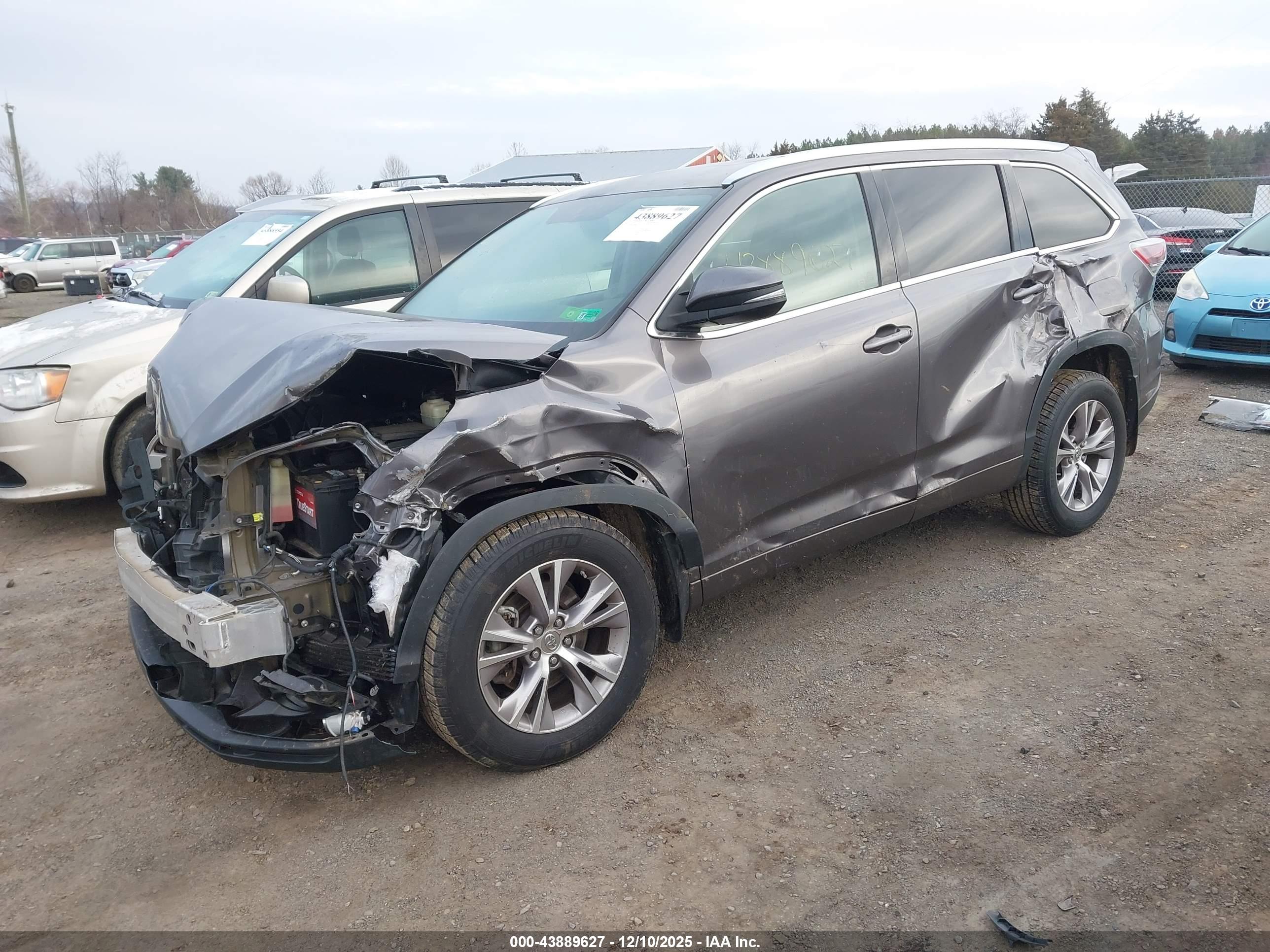 TOYOTA HIGHLANDER image 2