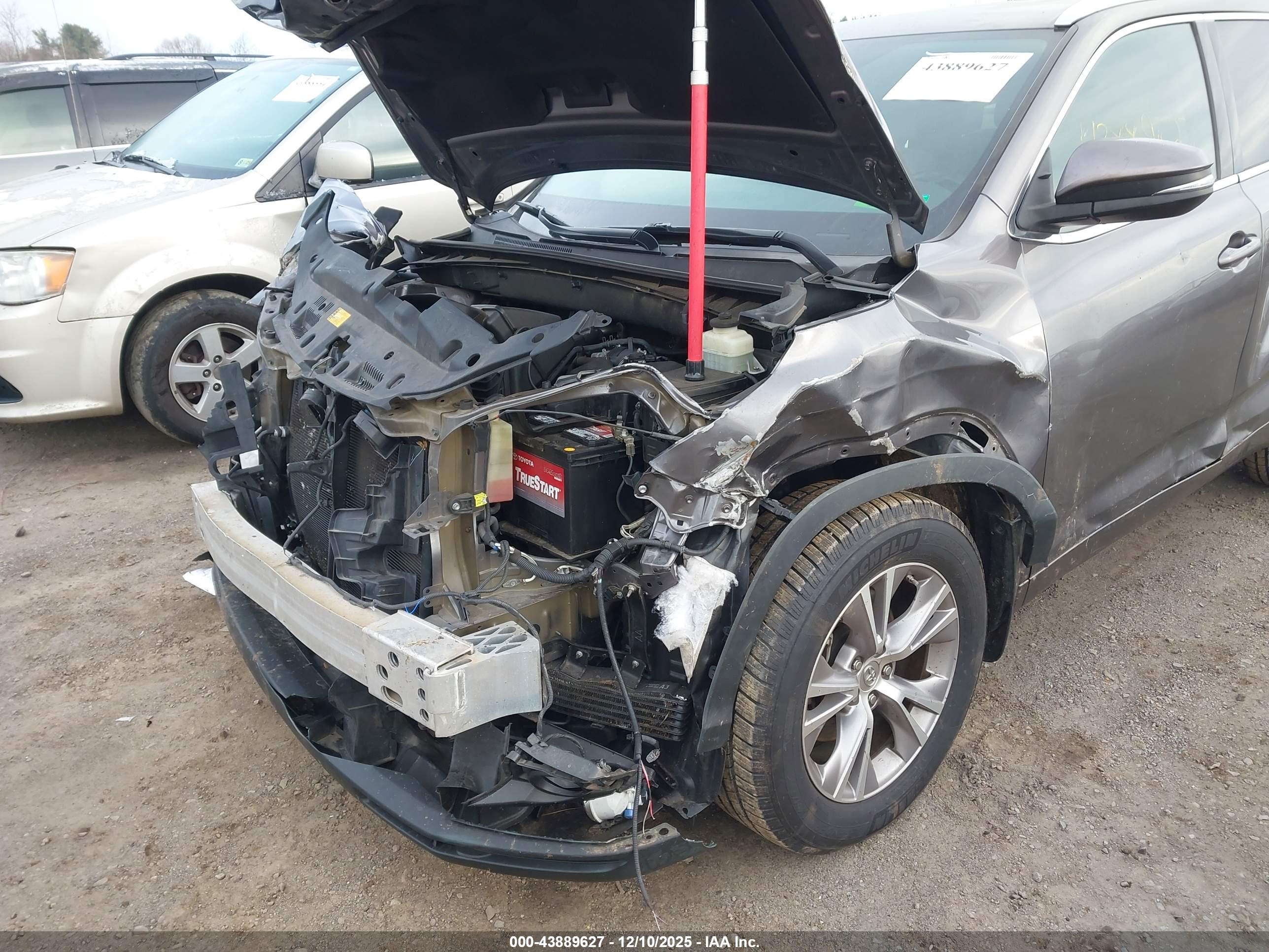 TOYOTA HIGHLANDER image 6