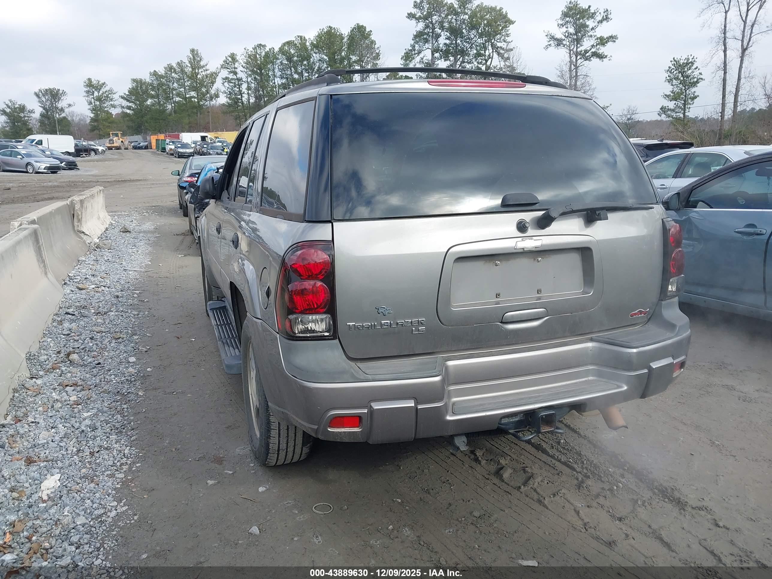 CHEVROLET TRAILBLAZER image 3