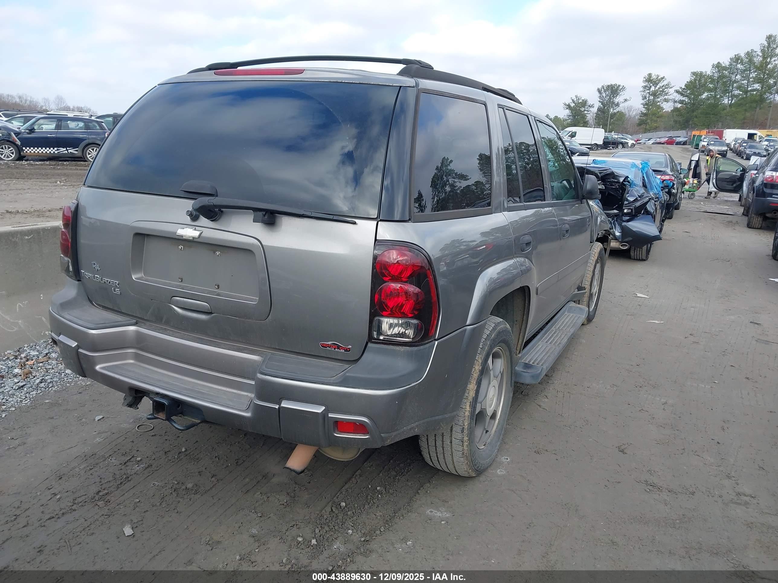 CHEVROLET TRAILBLAZER image 4