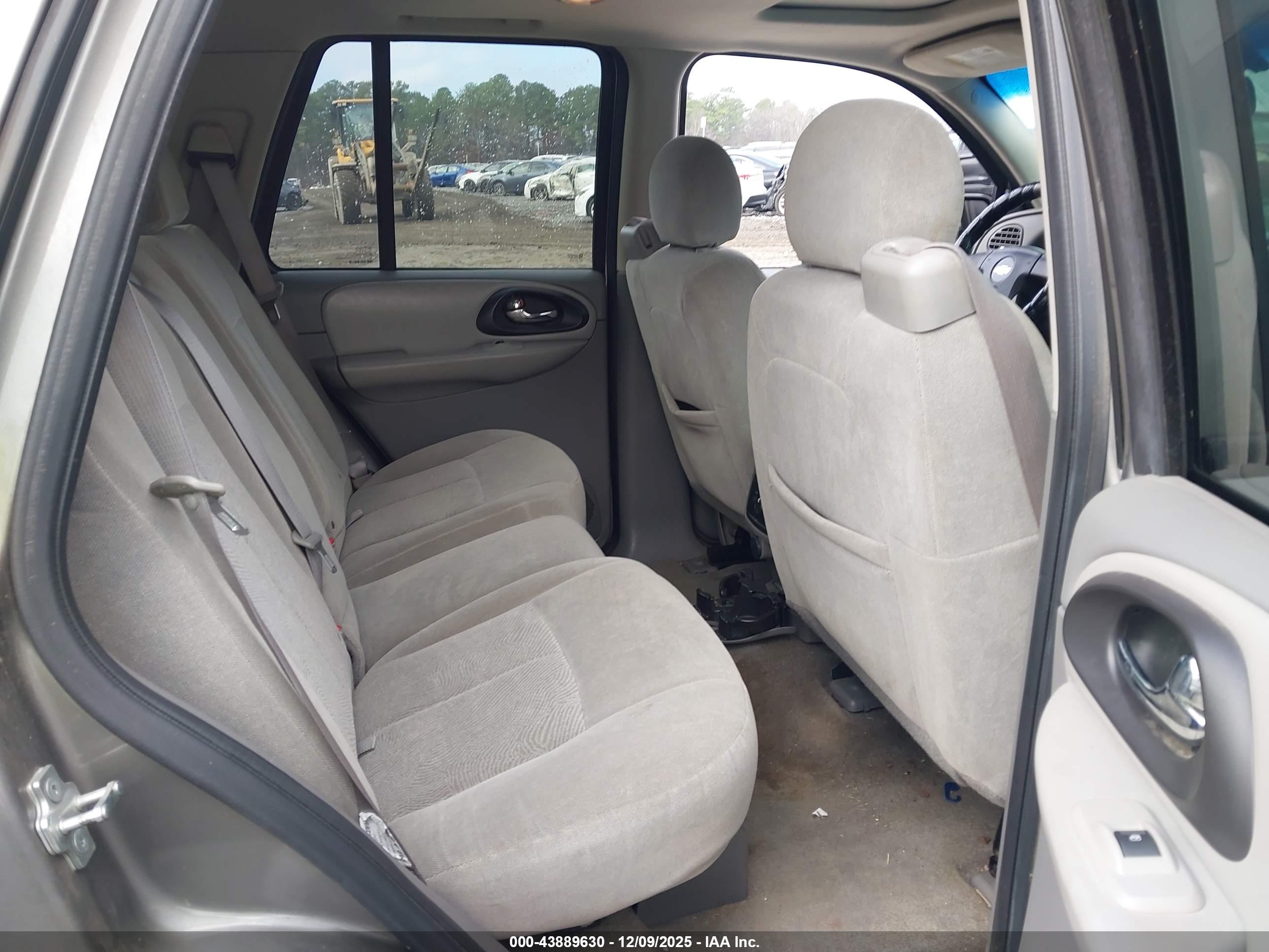 CHEVROLET TRAILBLAZER image 8