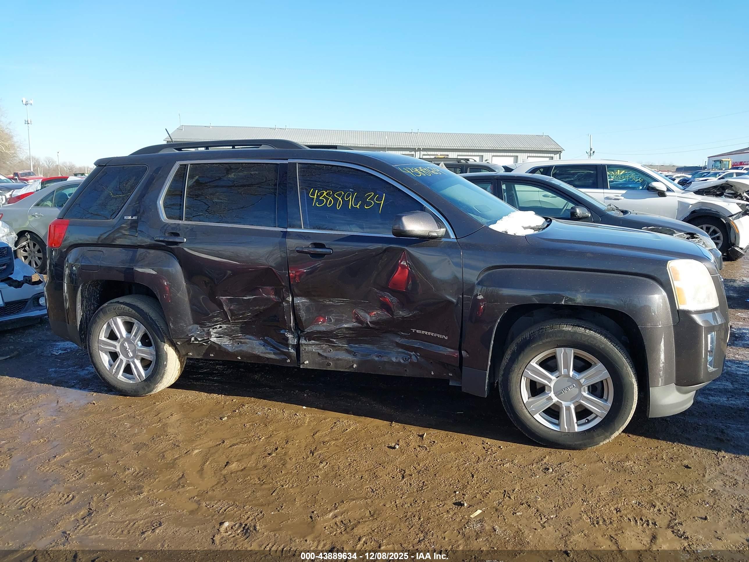 GMC TERRAIN image 6