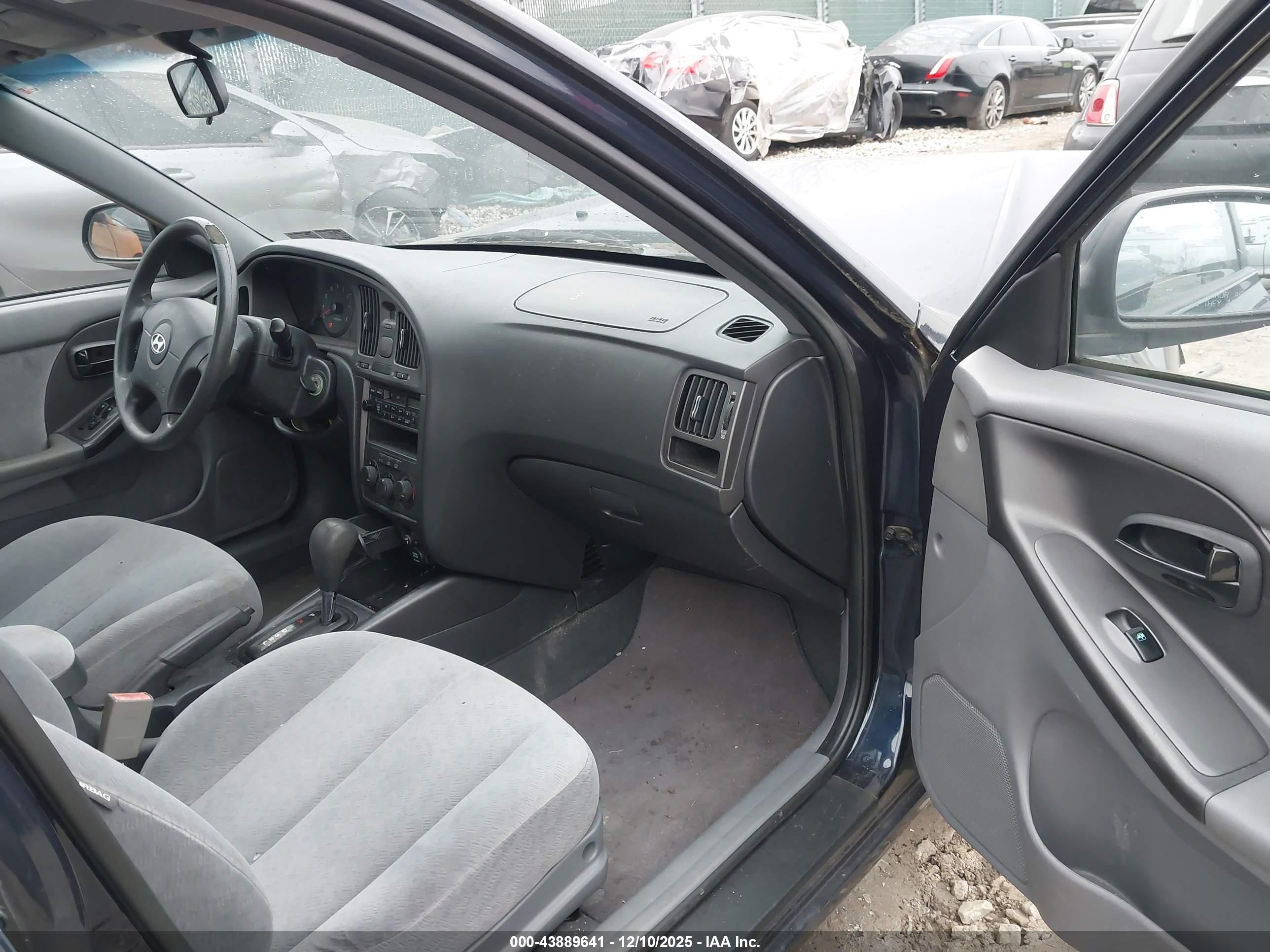 HYUNDAI ELANTRA image 5