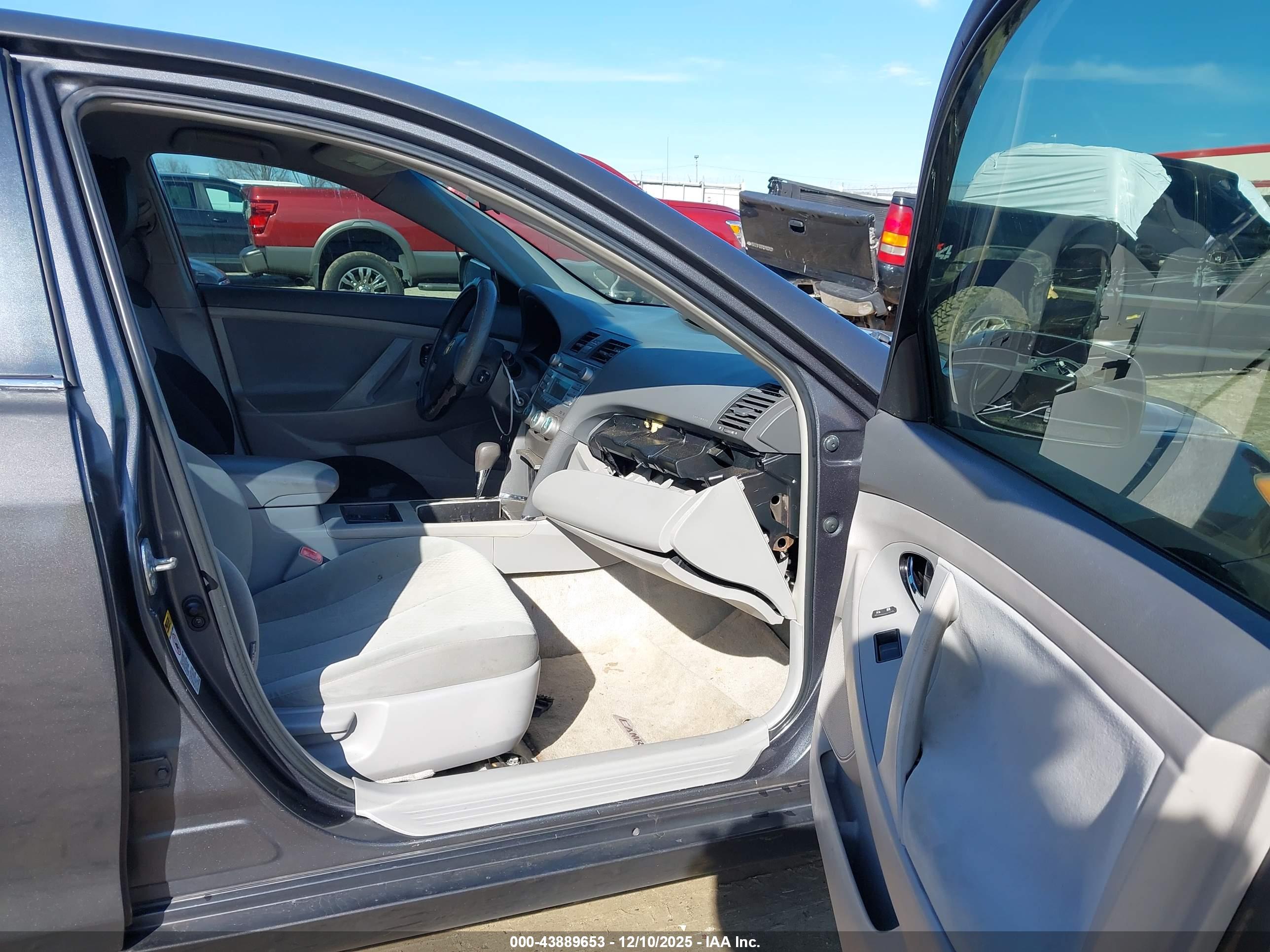 TOYOTA CAMRY image 5