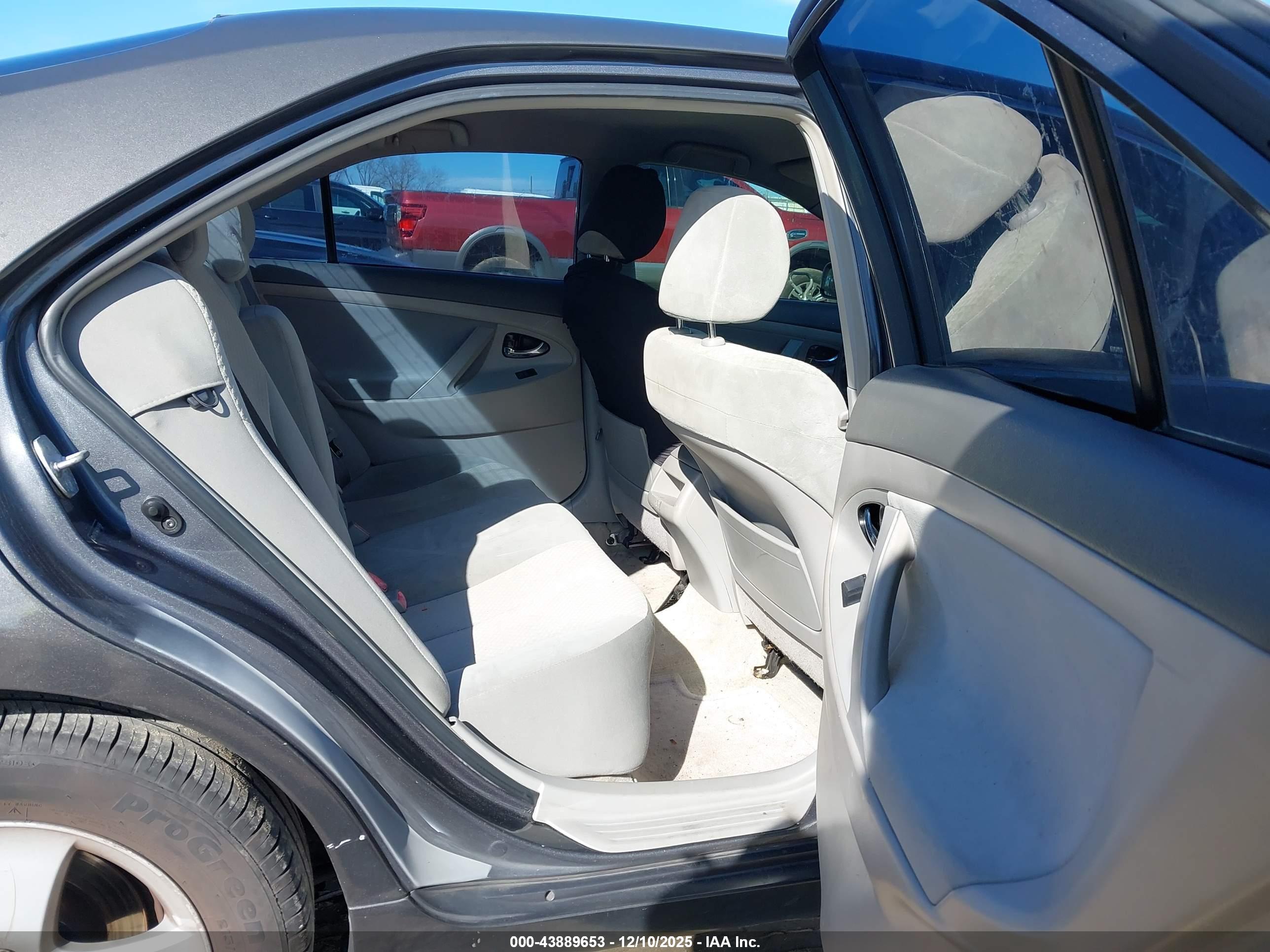 TOYOTA CAMRY image 8