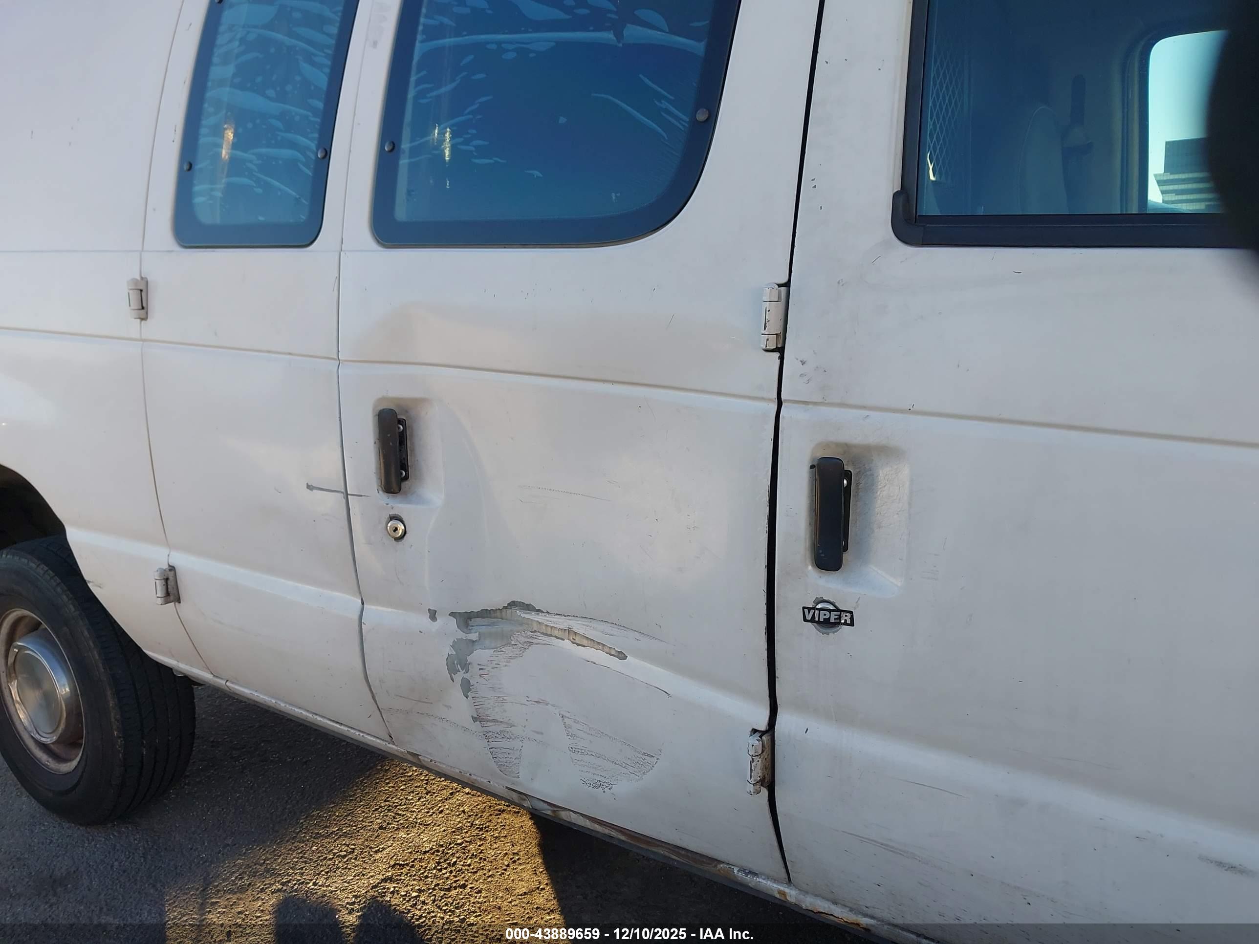 FORD E-350 image 6