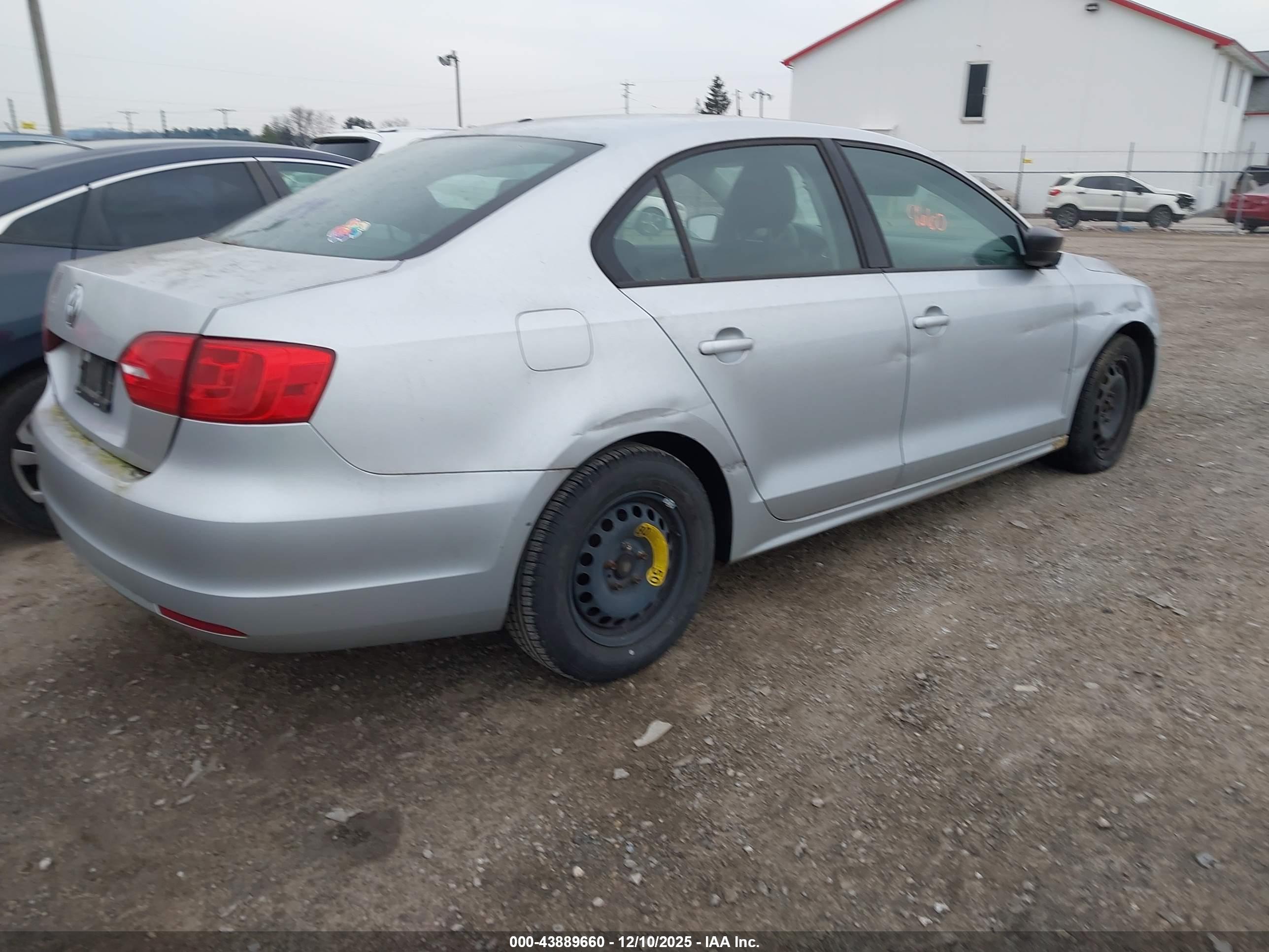 VOLKSWAGEN JETTA image 4