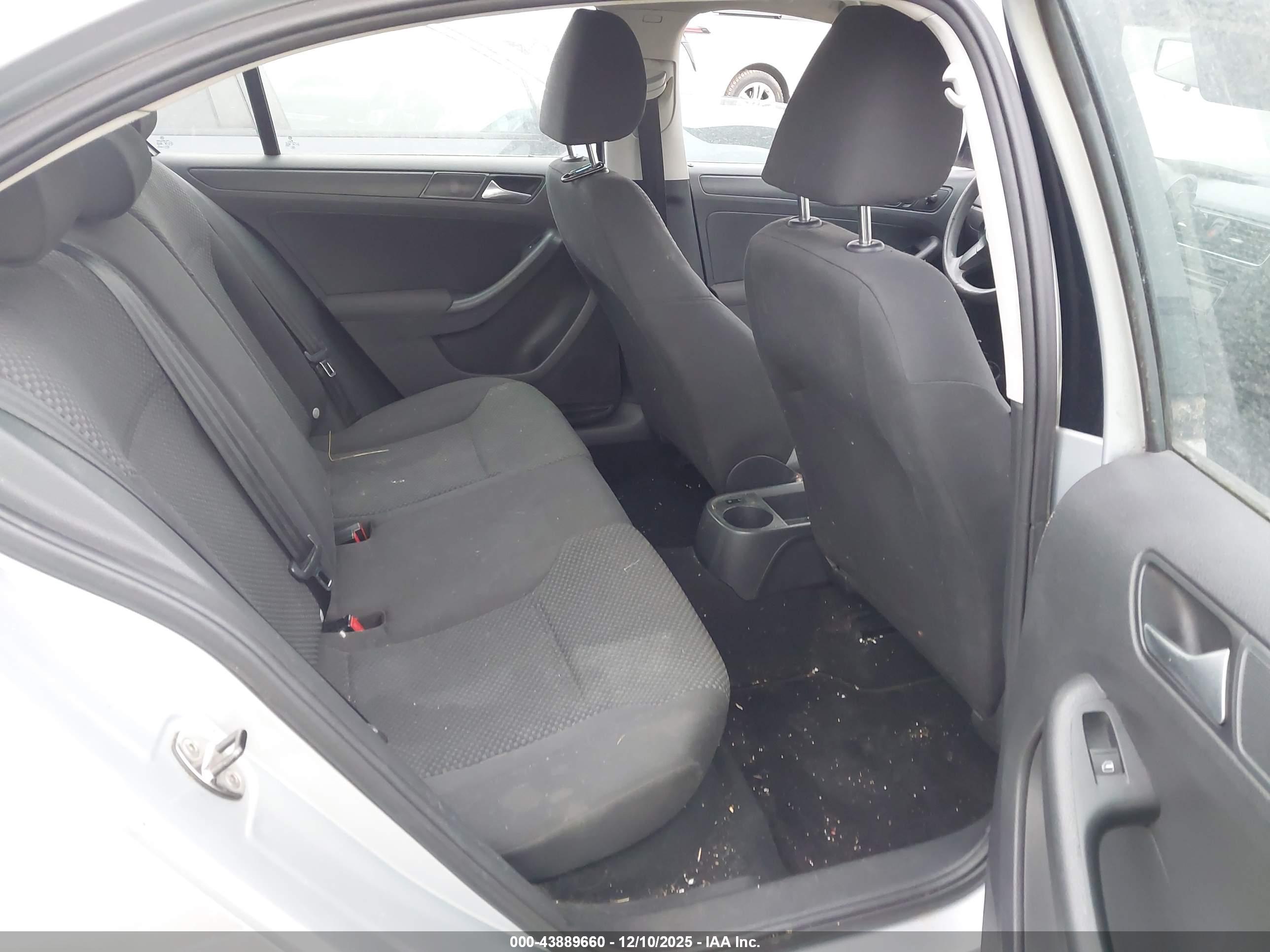 VOLKSWAGEN JETTA image 8