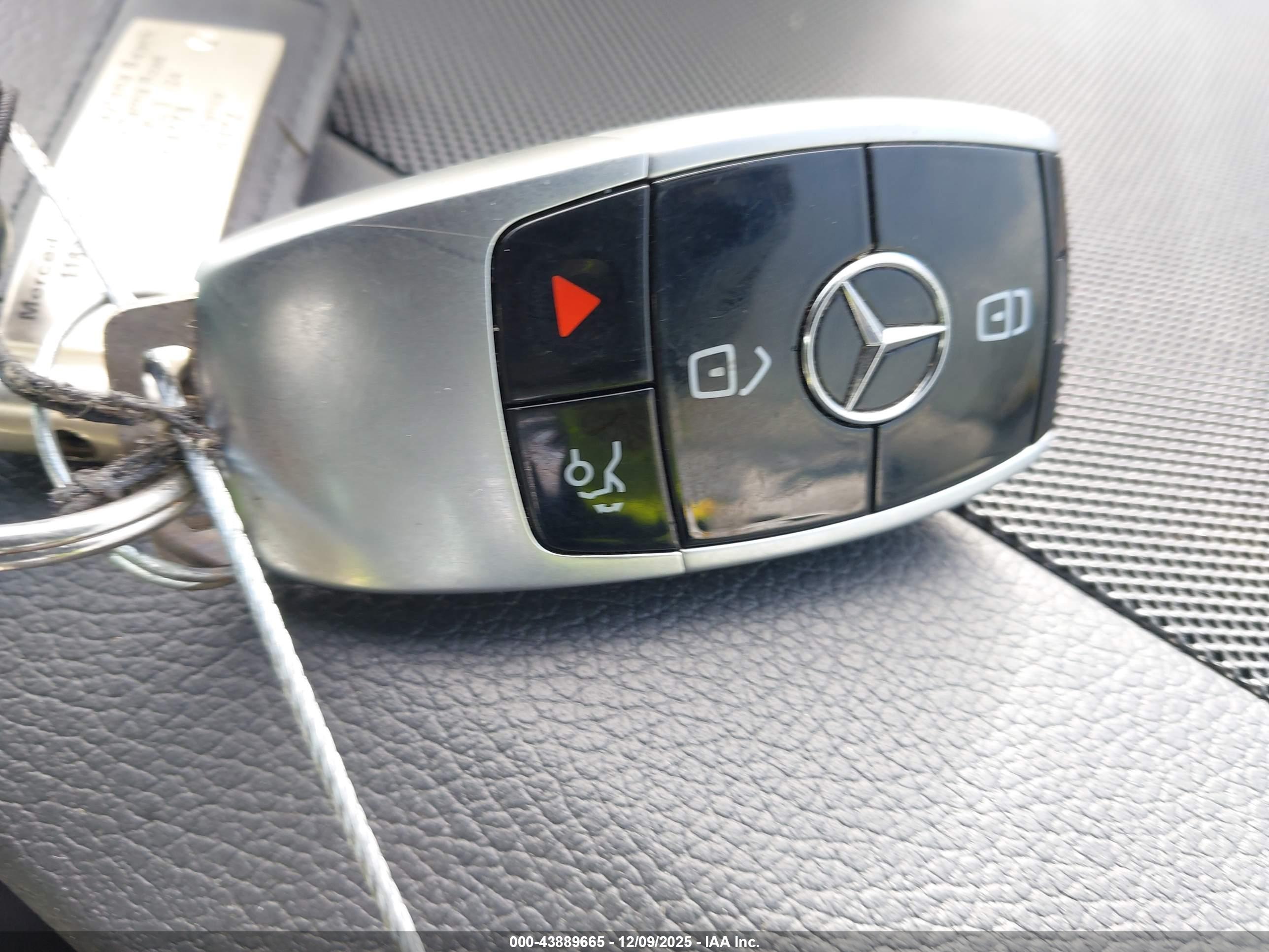 MERCEDES-BENZ E image 11