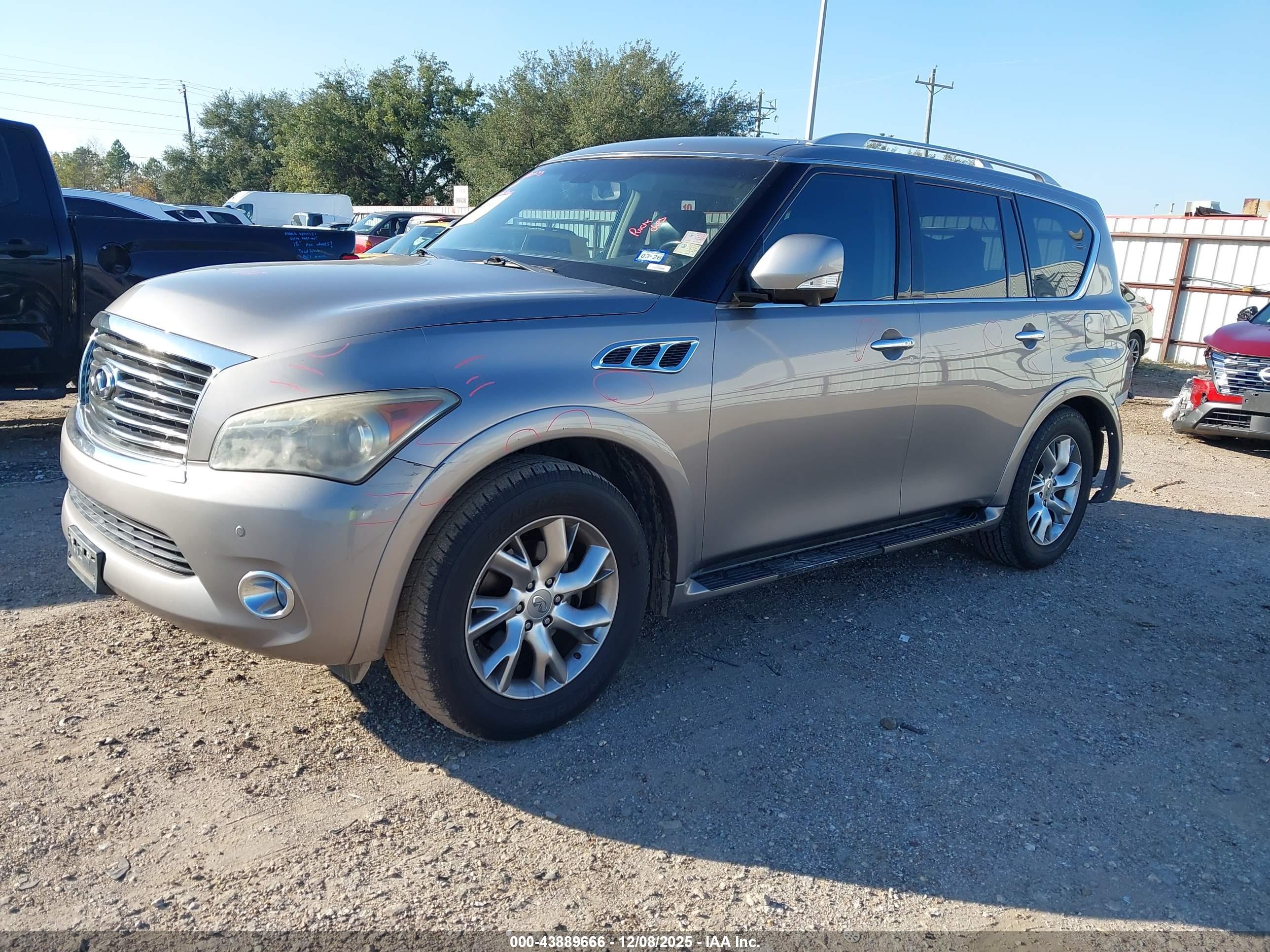 INFINITI QX56 image 2