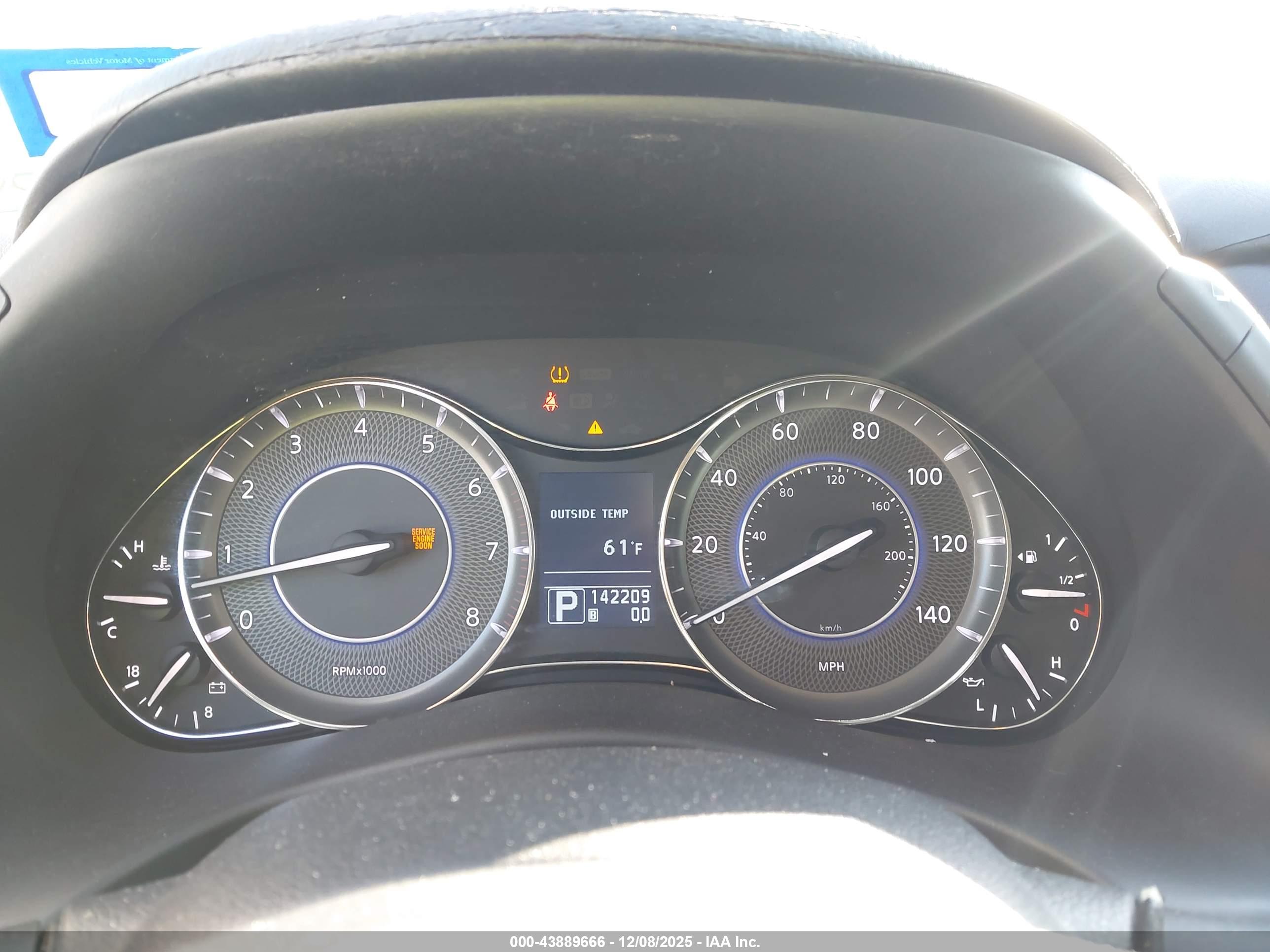 INFINITI QX56 image 7