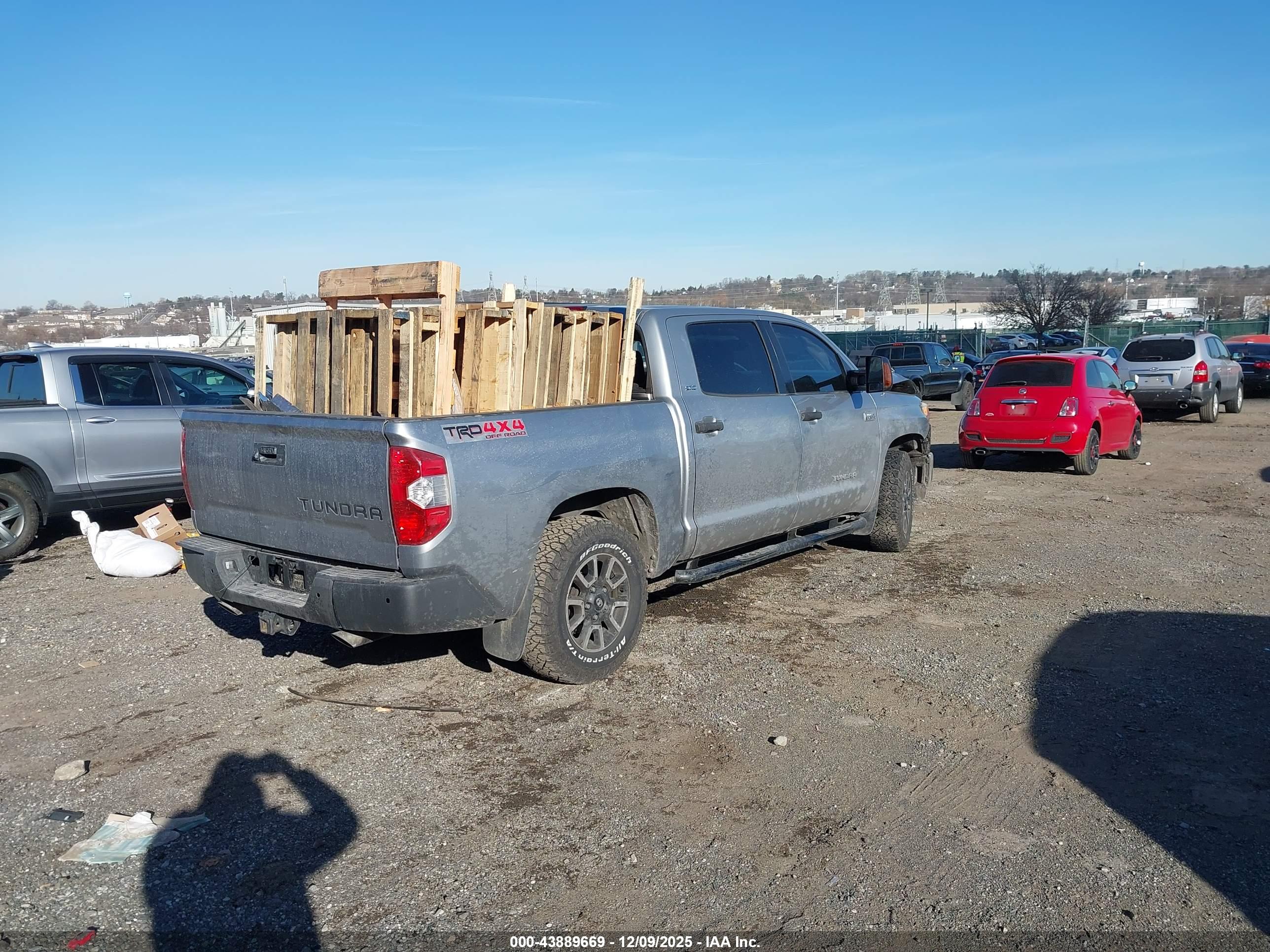 TOYOTA TUNDRA image 4