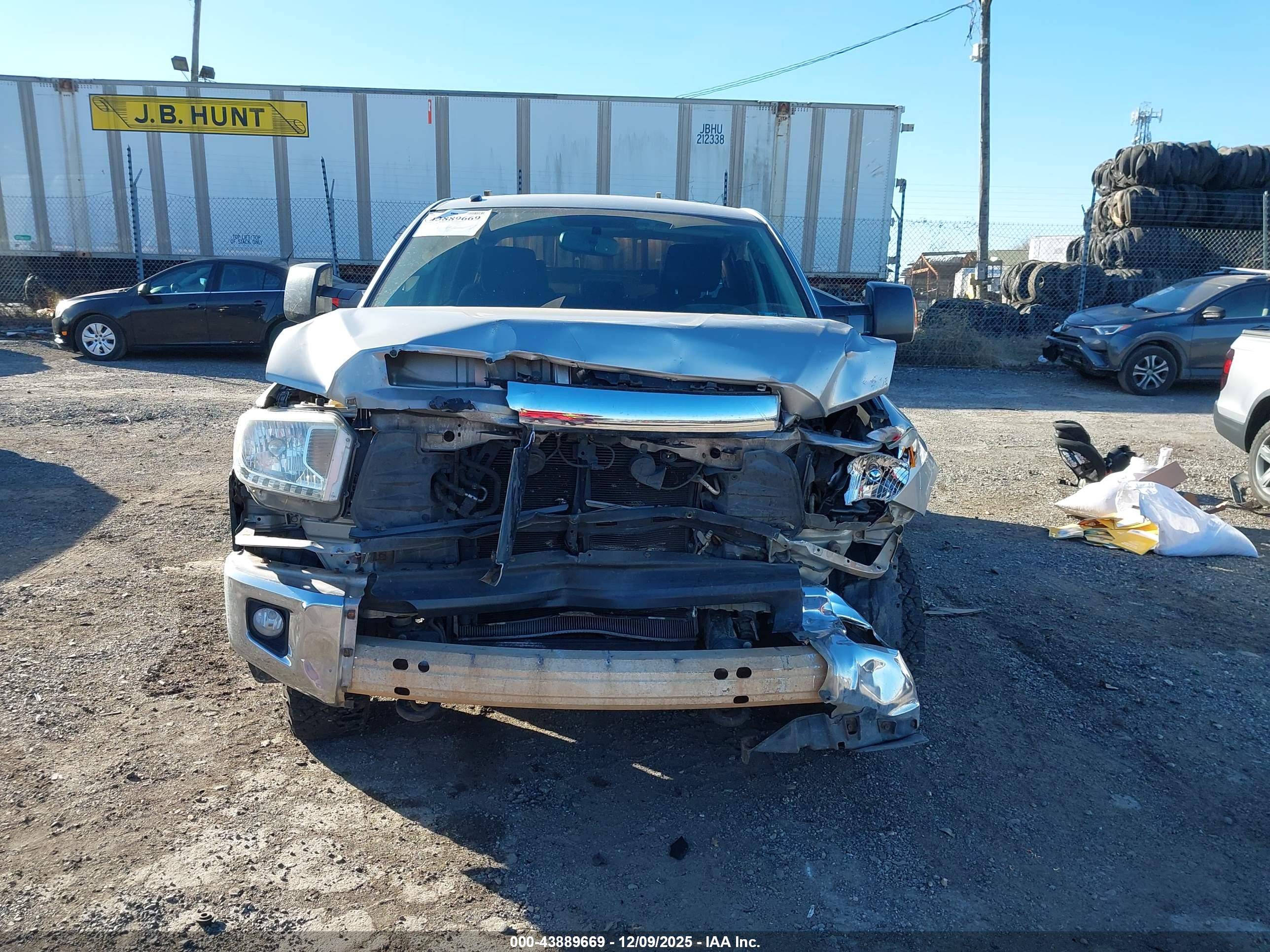 TOYOTA TUNDRA image 6