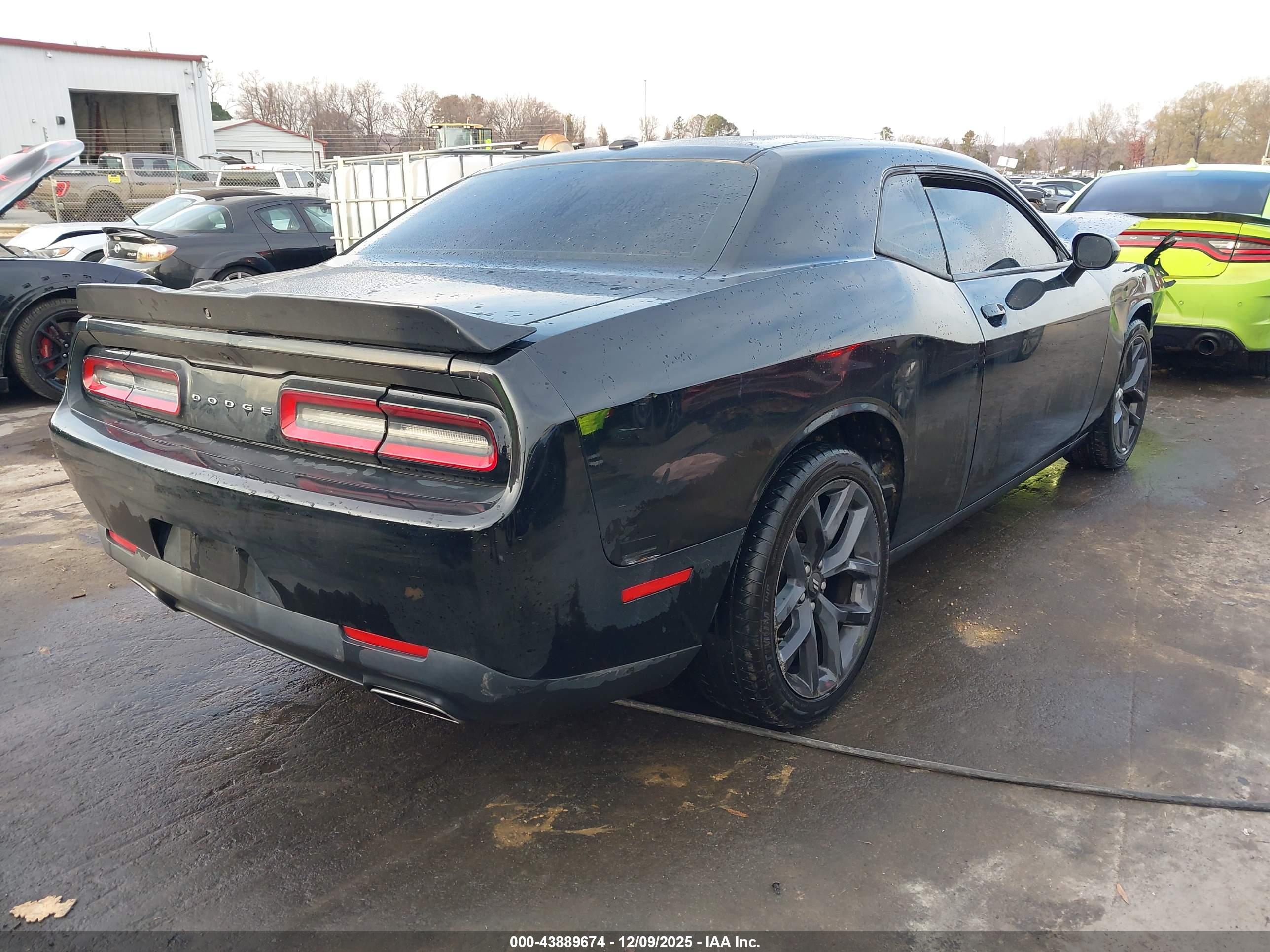 DODGE CHALLENGER image 4