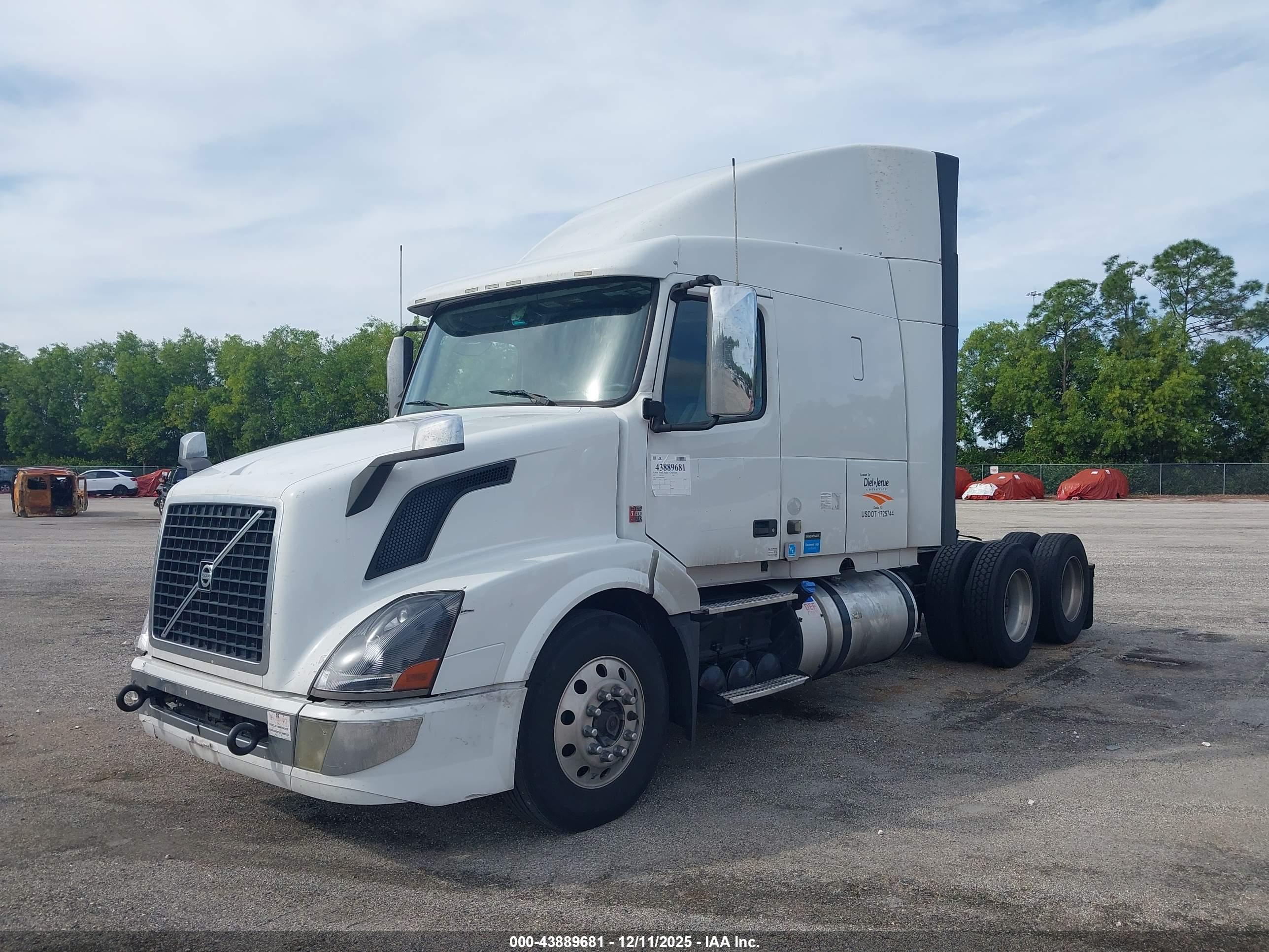 VOLVO VNL image 2
