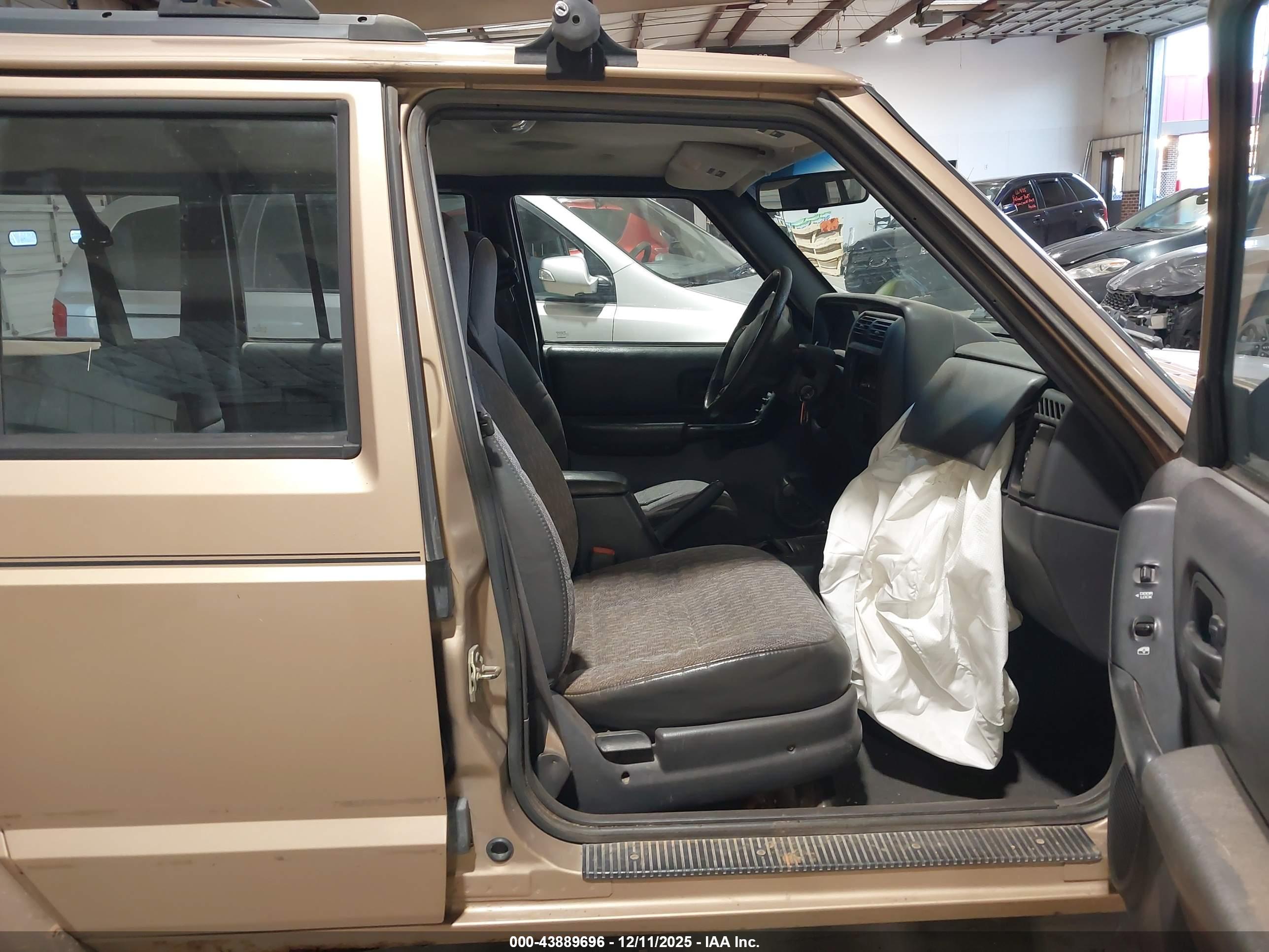 JEEP CHEROKEE image 5