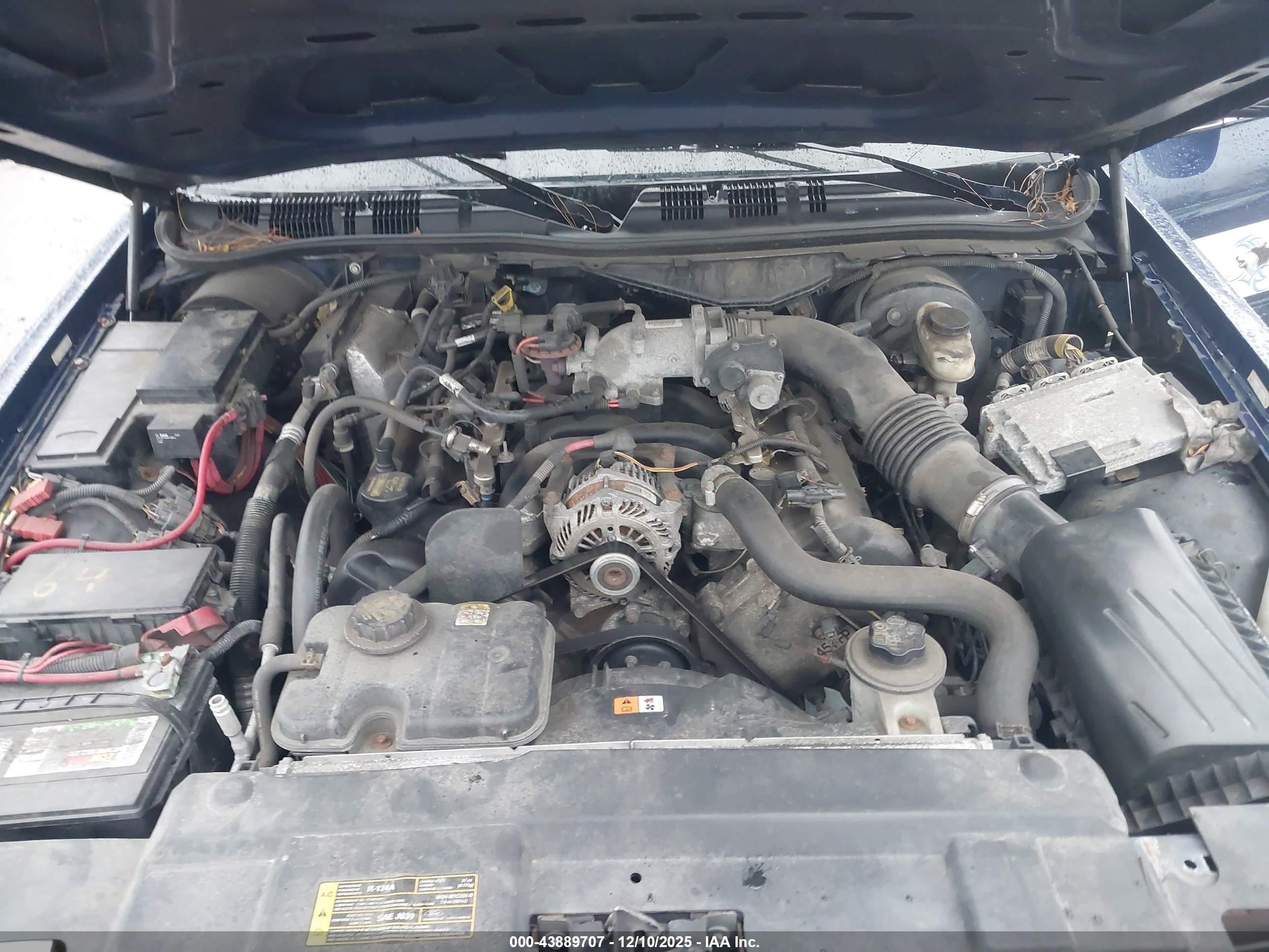 FORD CROWN image 10