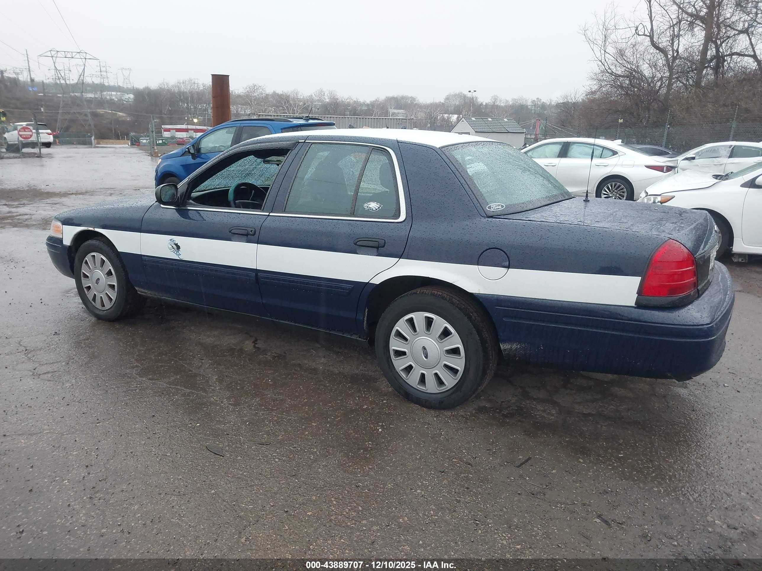 FORD CROWN image 3