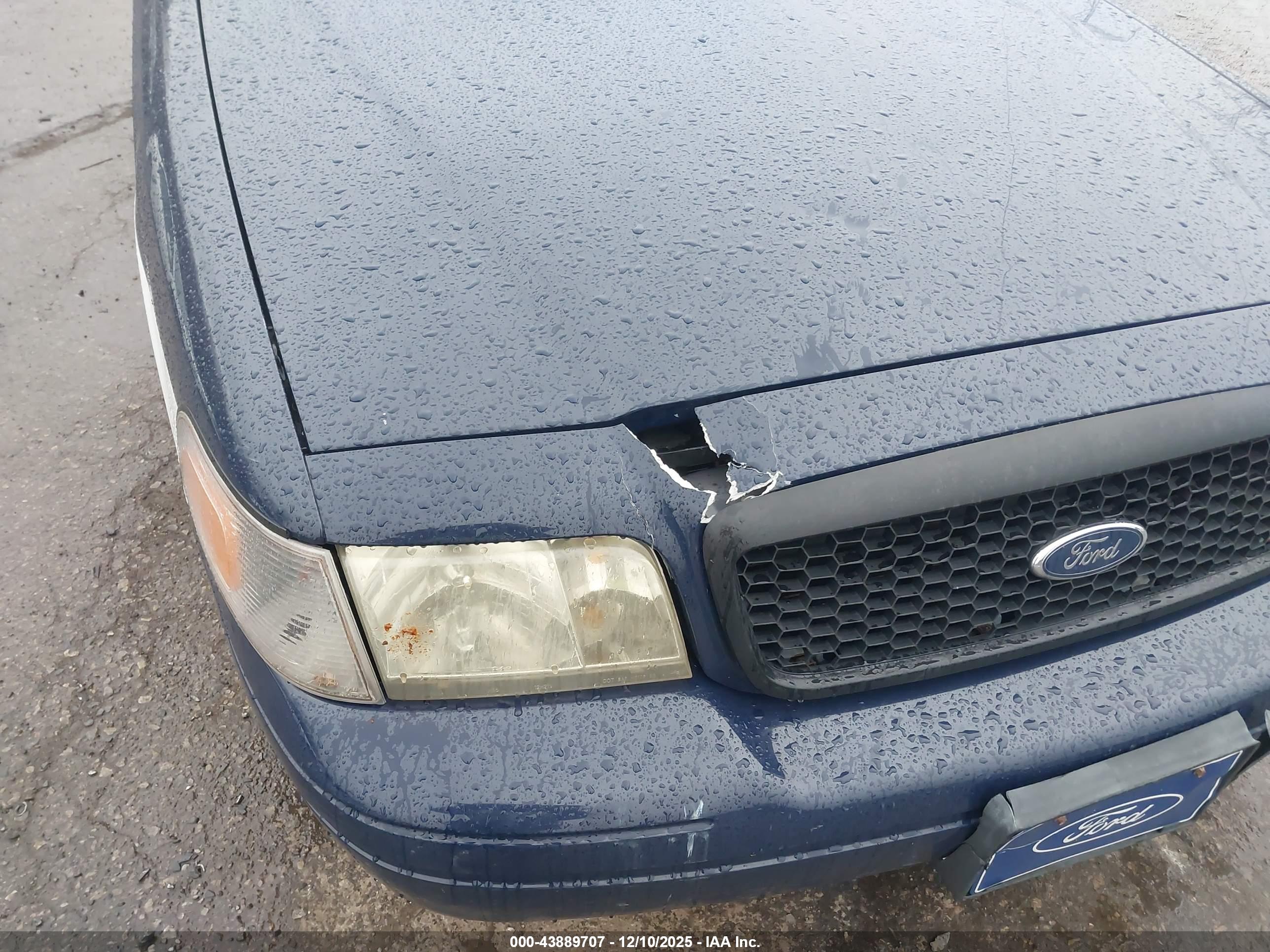 FORD CROWN image 6