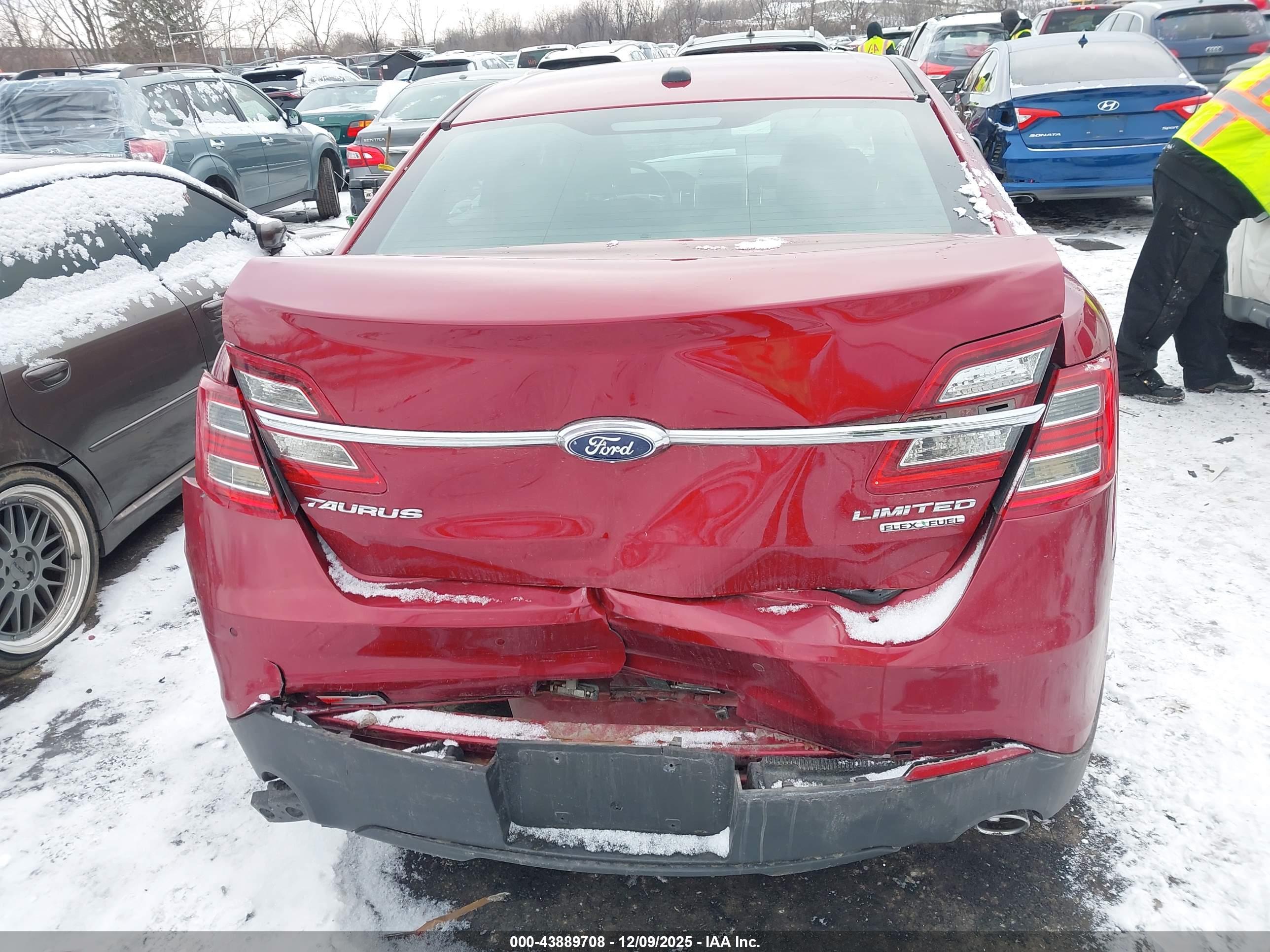 FORD TAURUS image 6