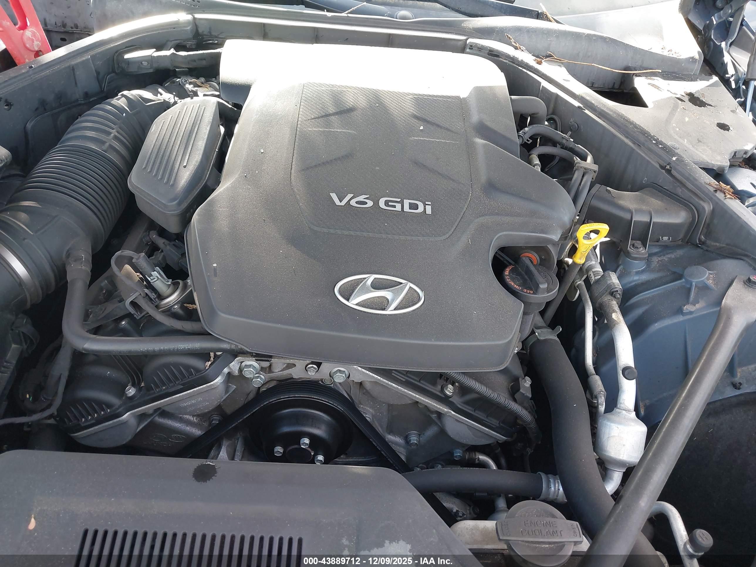 HYUNDAI GENESIS image 10