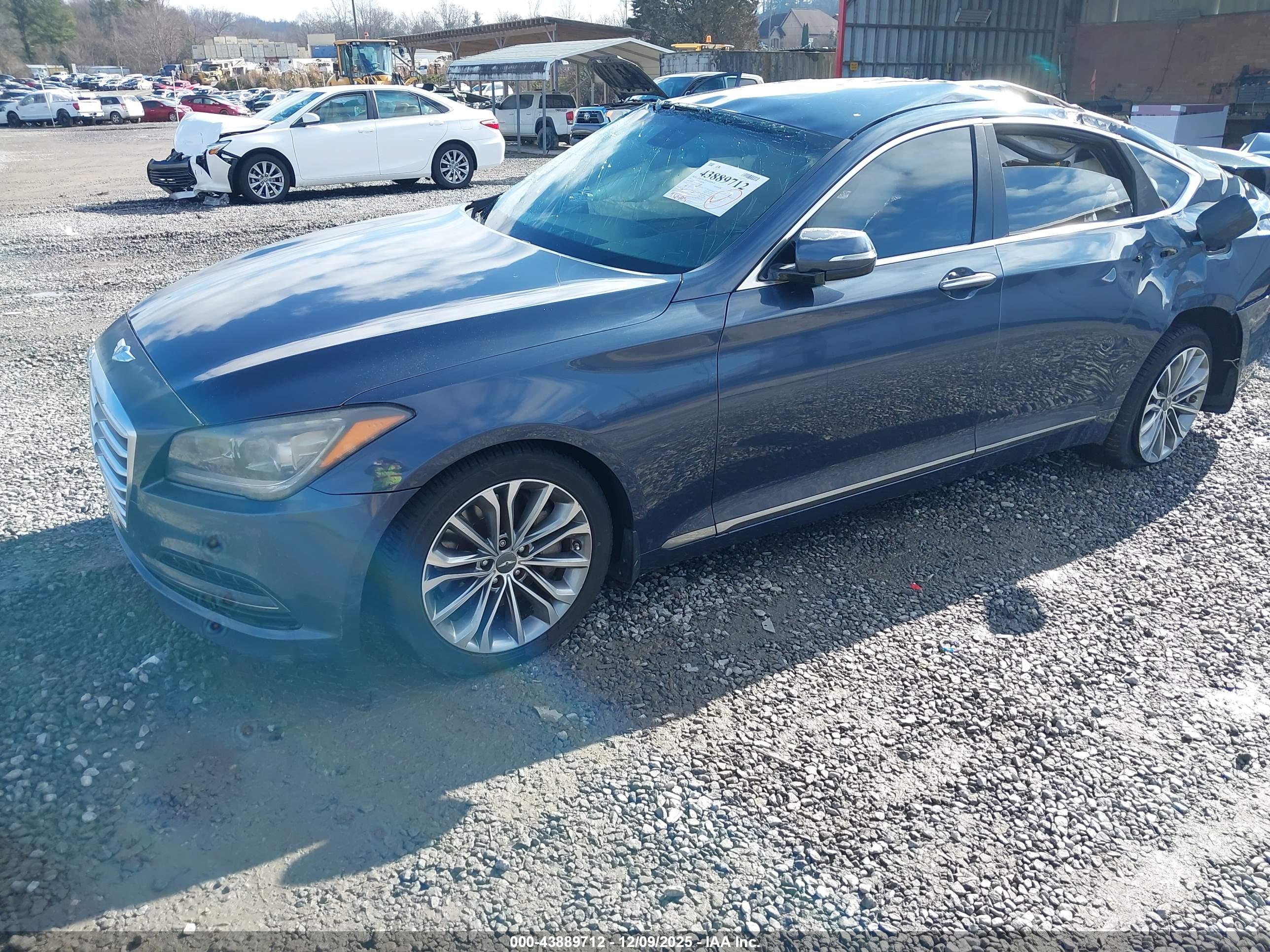 HYUNDAI GENESIS image 2