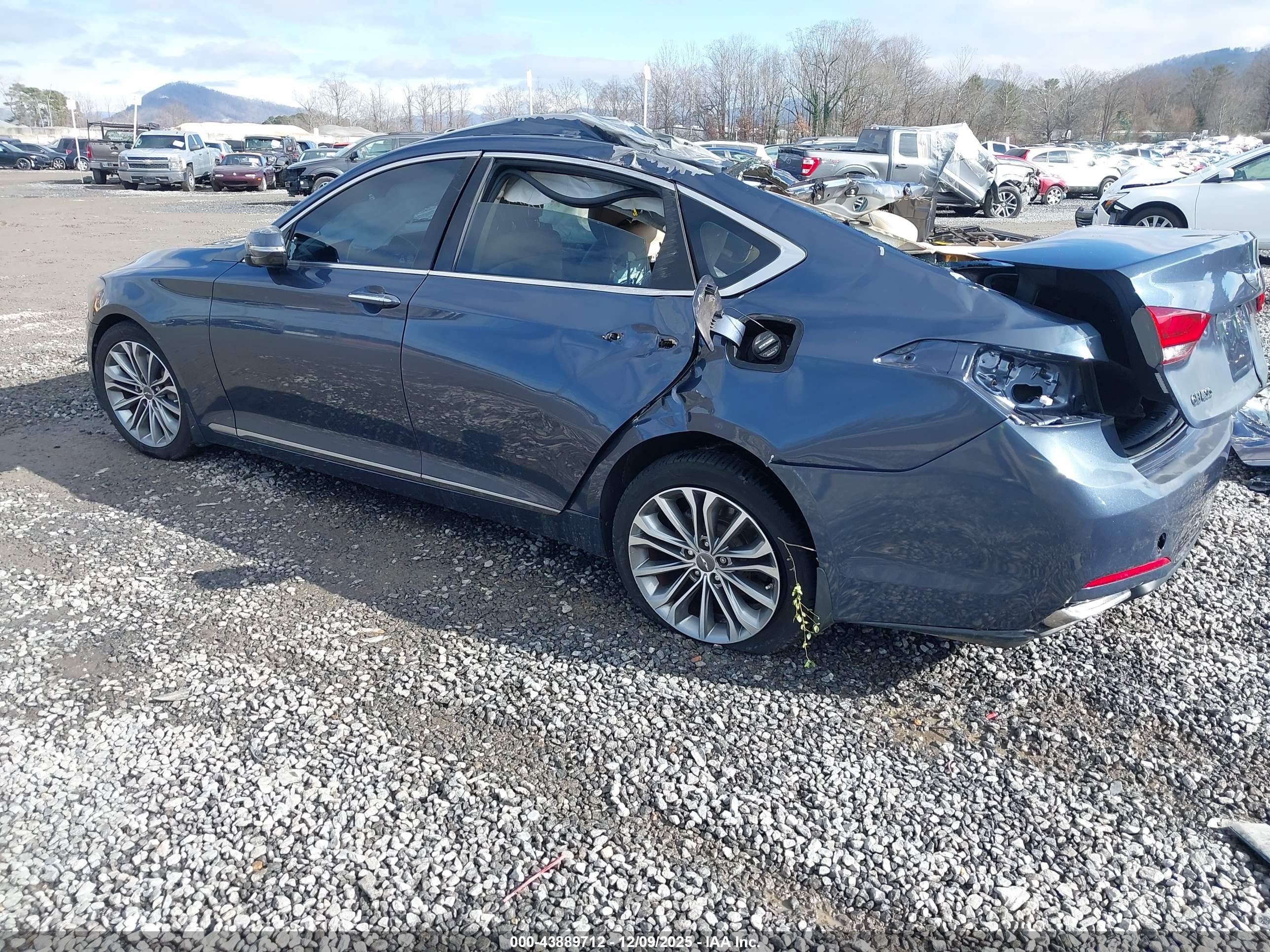 HYUNDAI GENESIS image 3