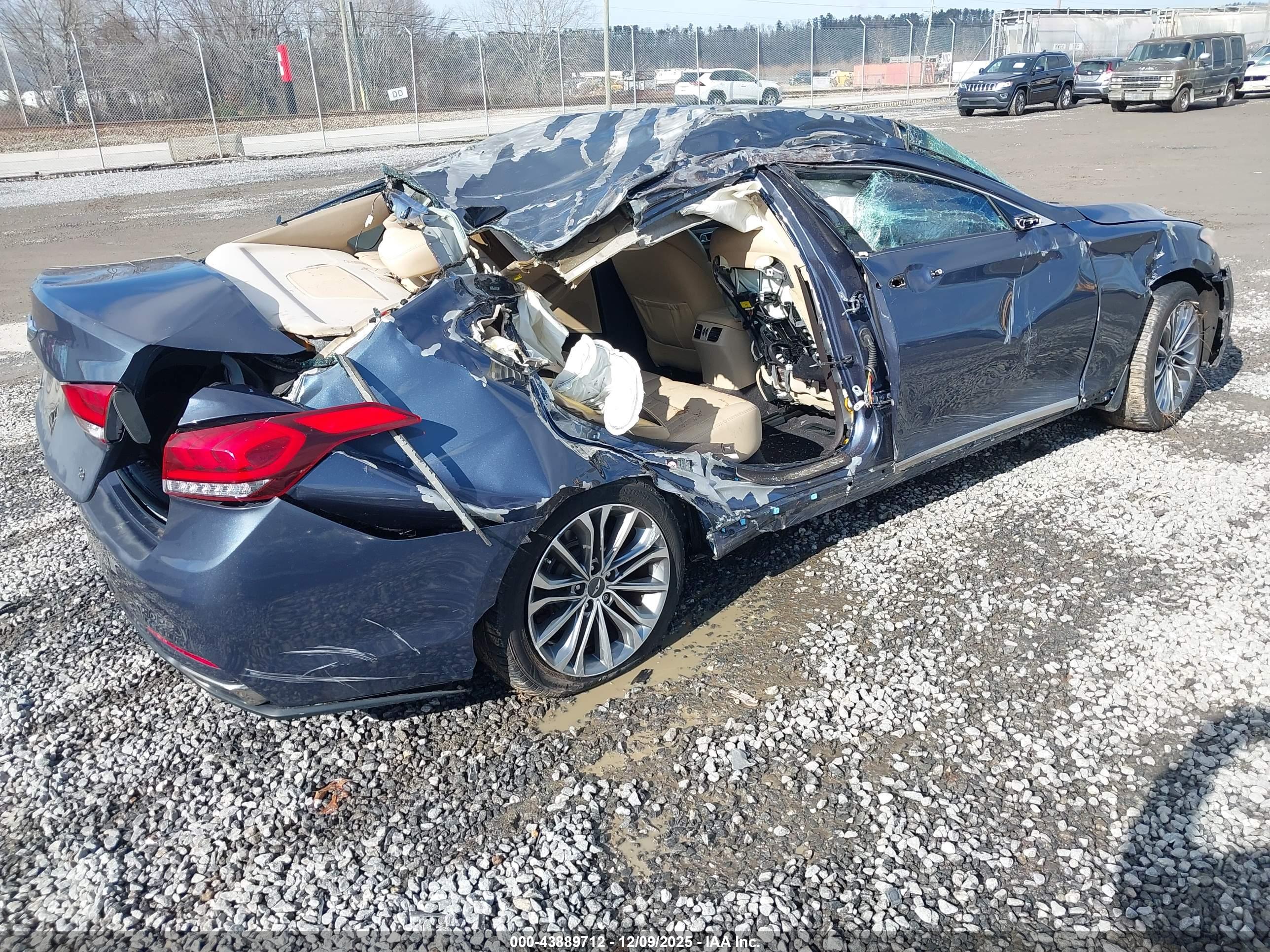 HYUNDAI GENESIS image 4