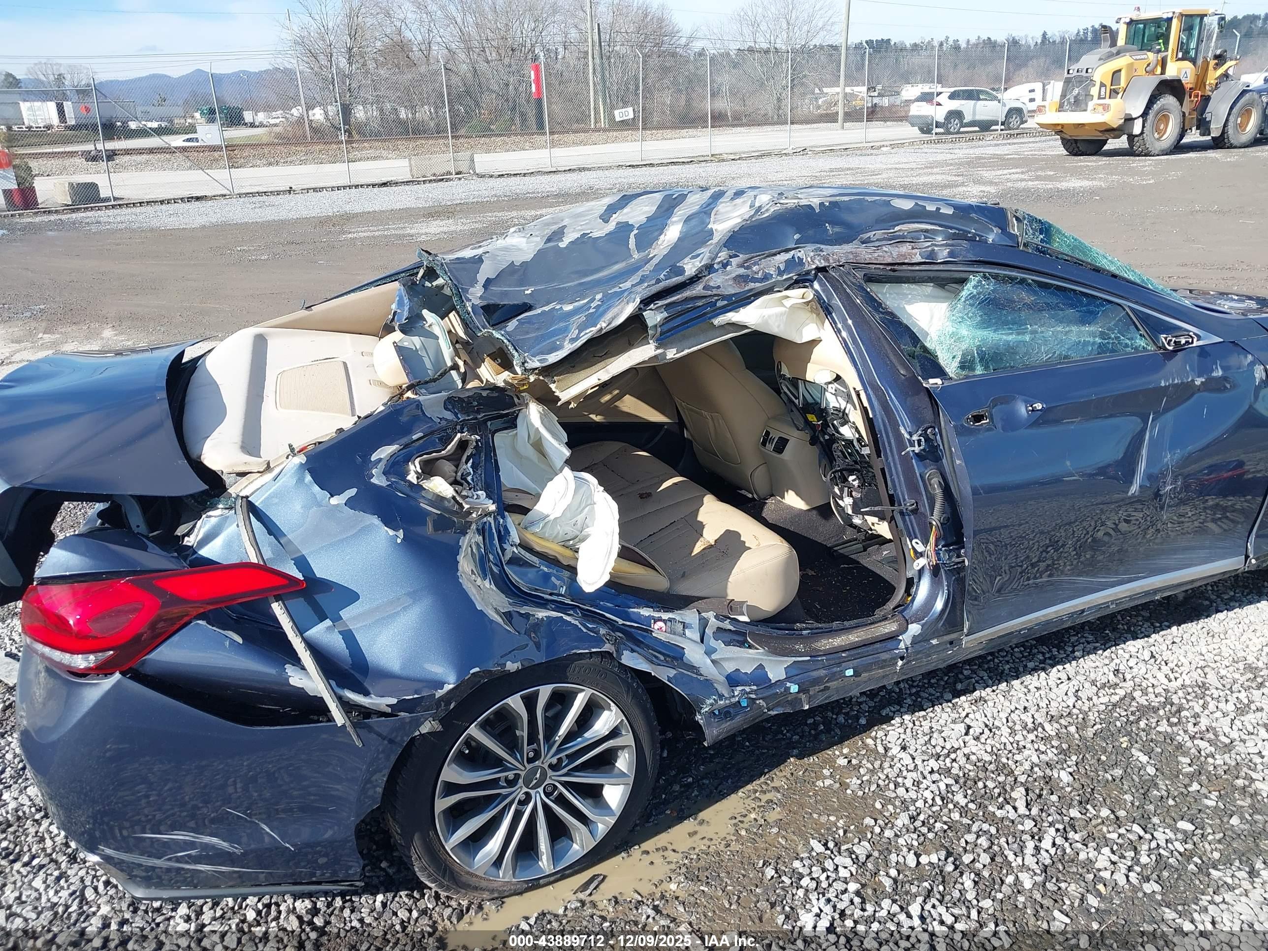 HYUNDAI GENESIS image 6