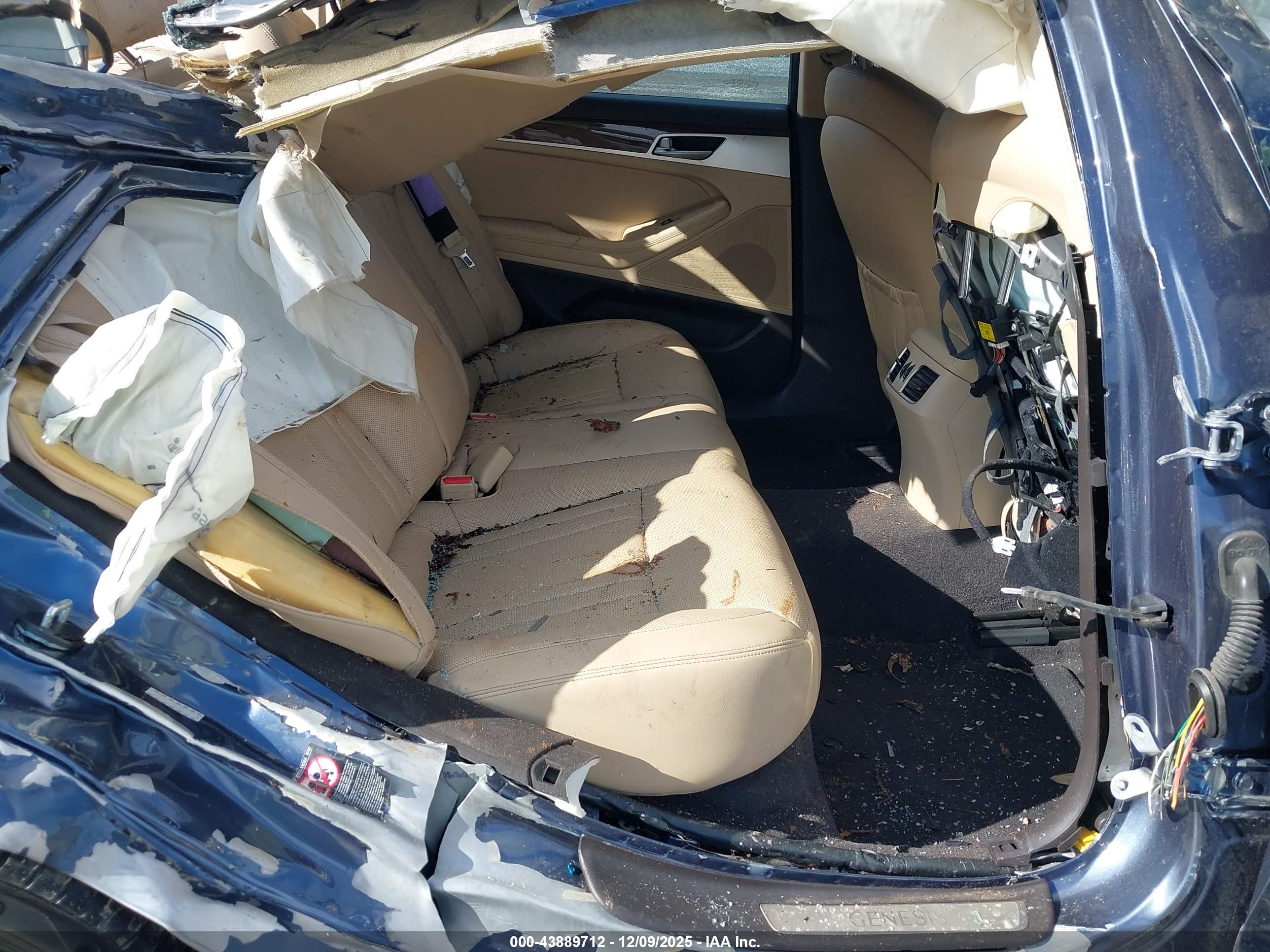 HYUNDAI GENESIS image 8