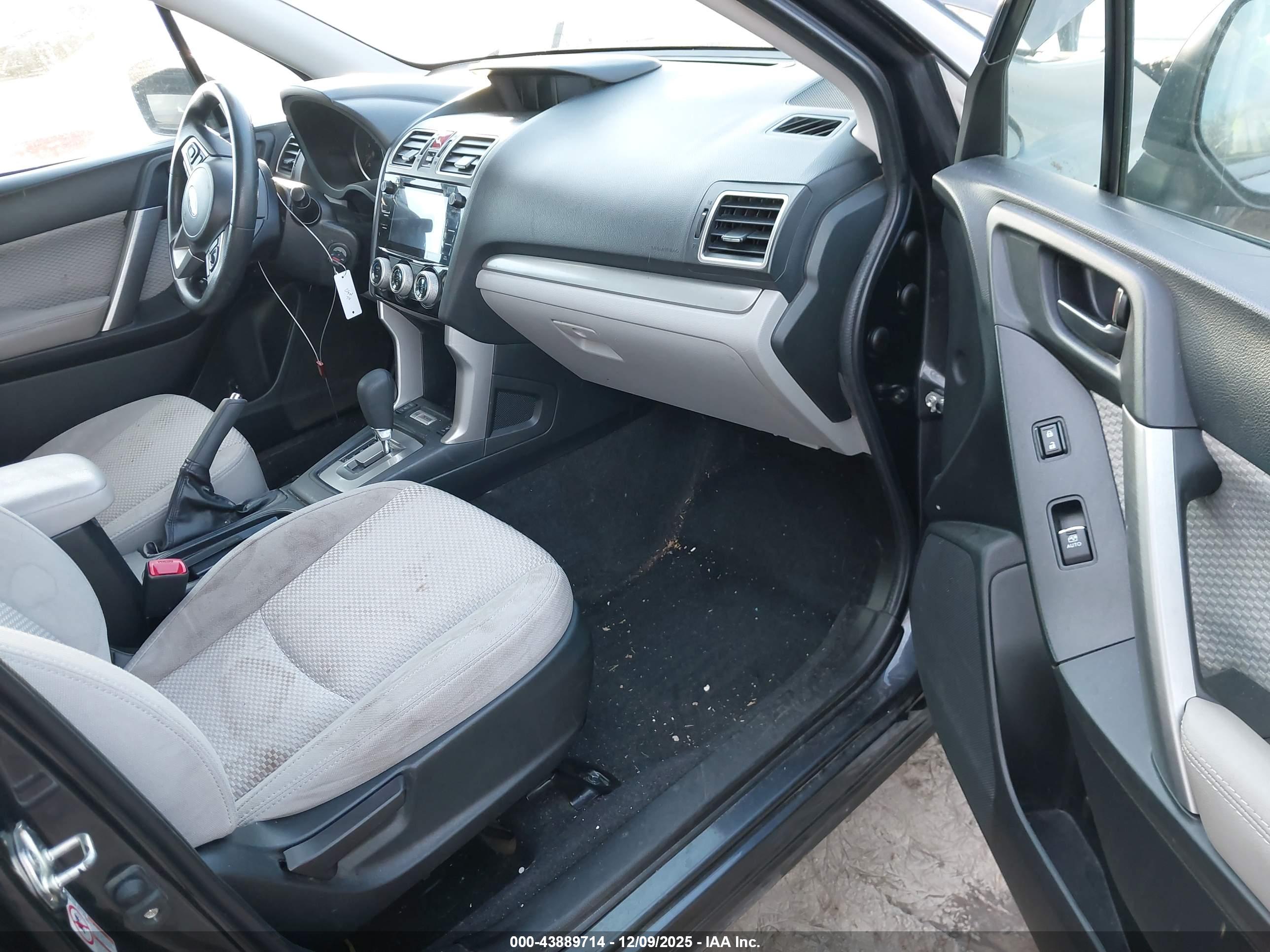 SUBARU FORESTER image 5