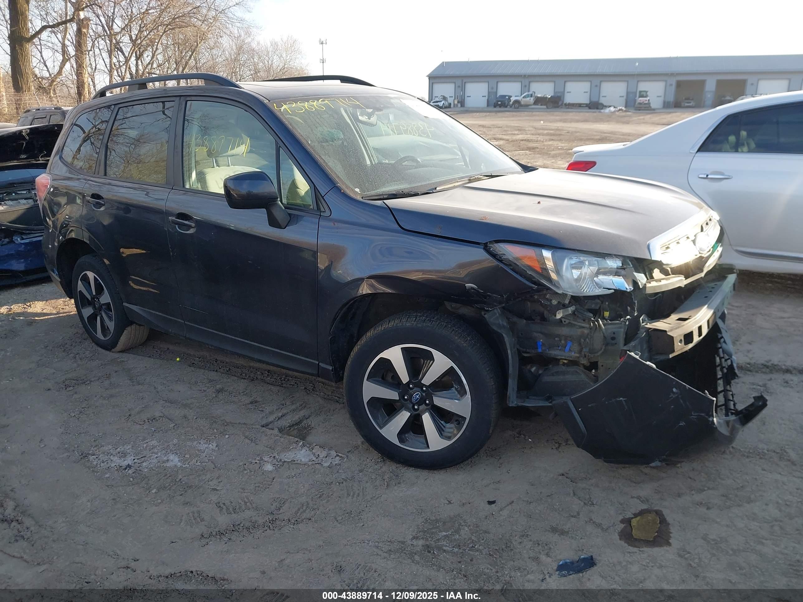 SUBARU FORESTER image 6