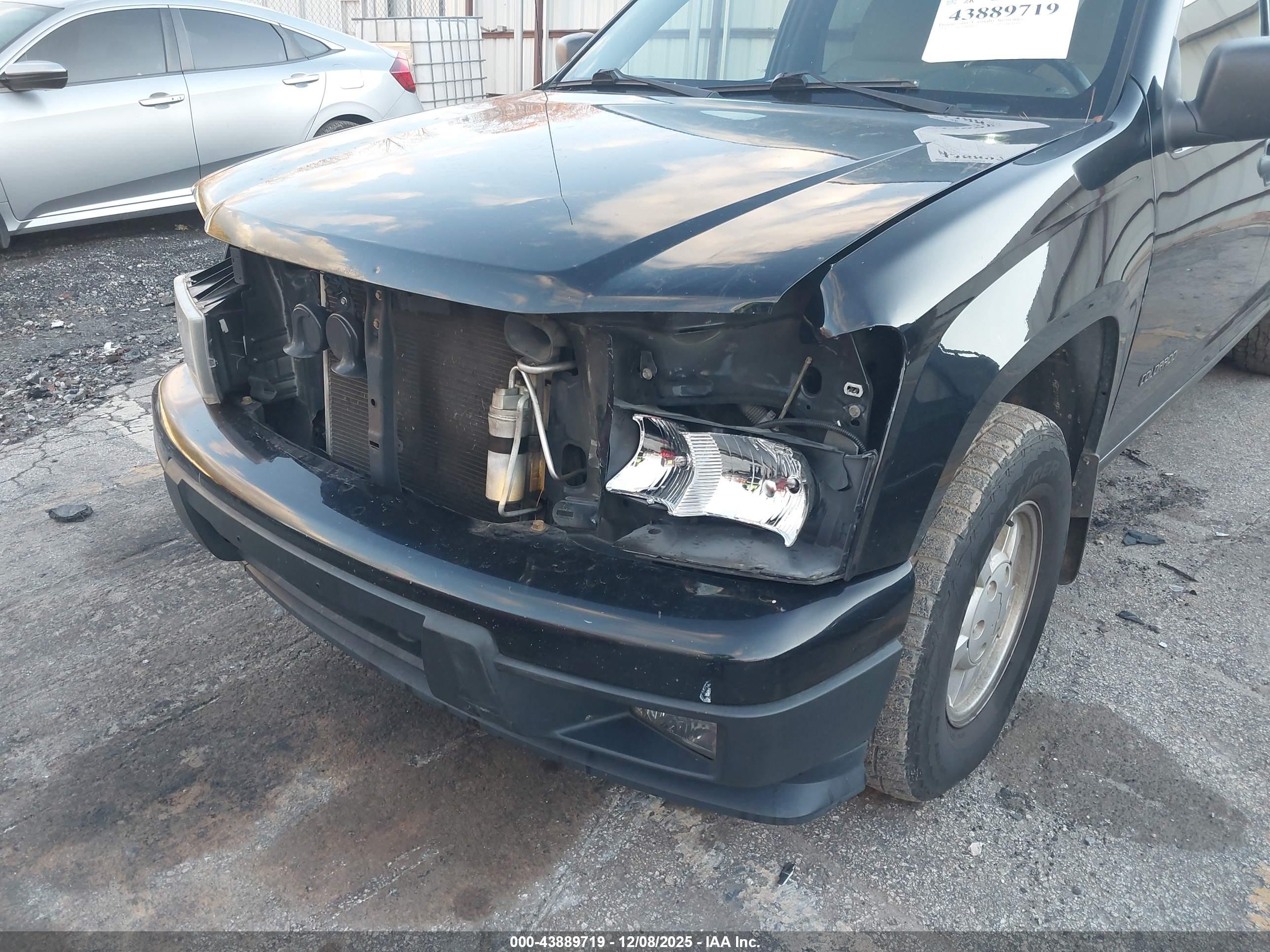 CHEVROLET COLORADO image 6