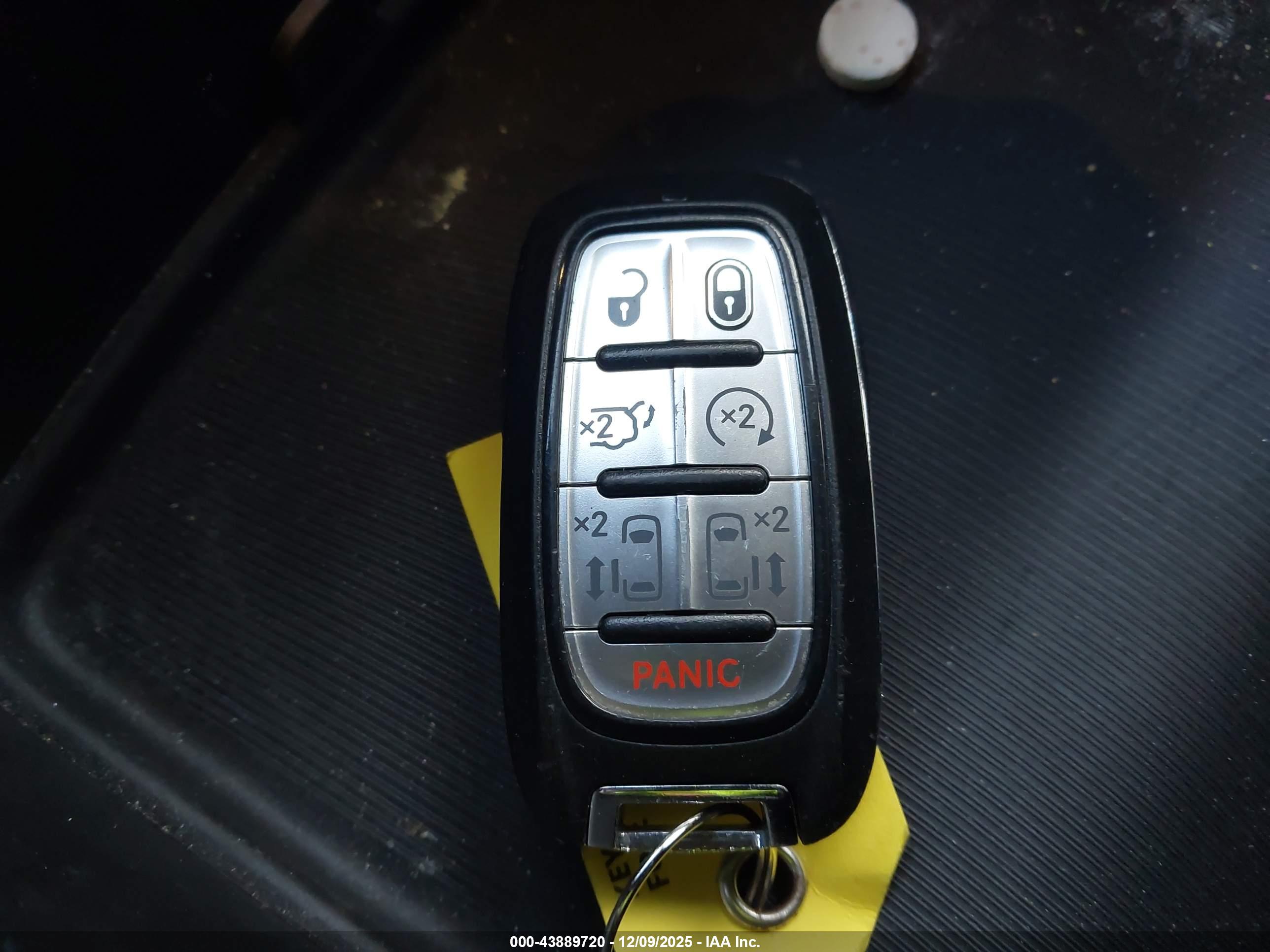 CHRYSLER PACIFICA image 11