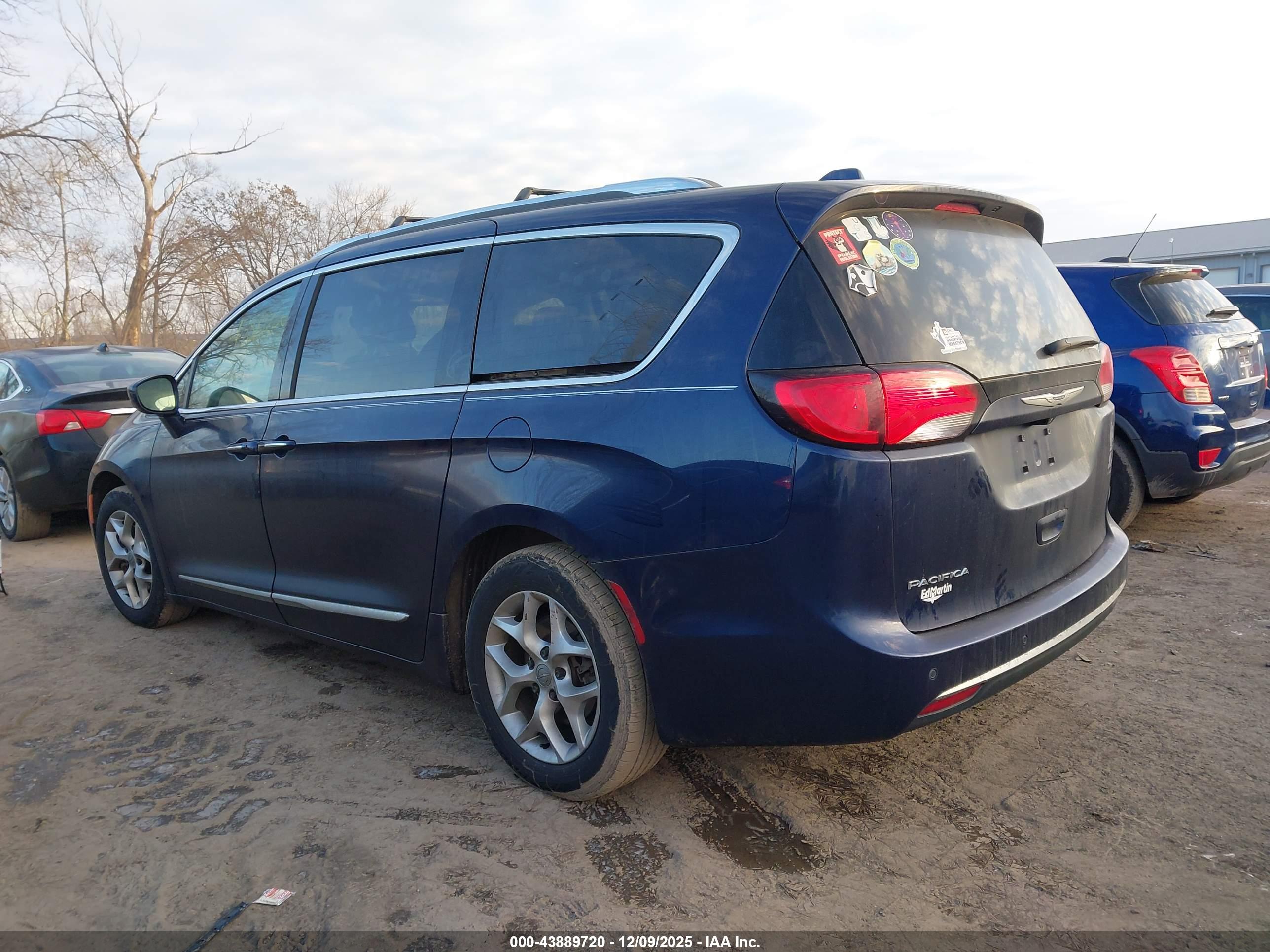 CHRYSLER PACIFICA image 3