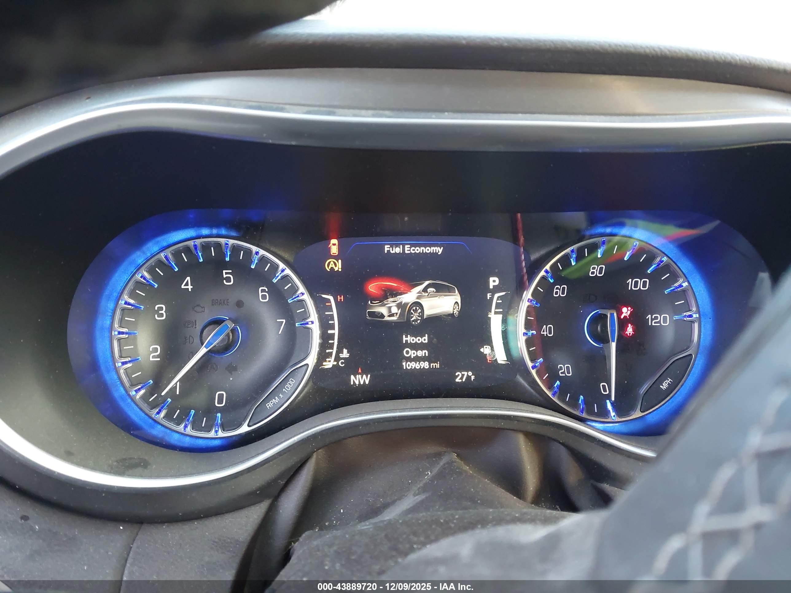 CHRYSLER PACIFICA image 7