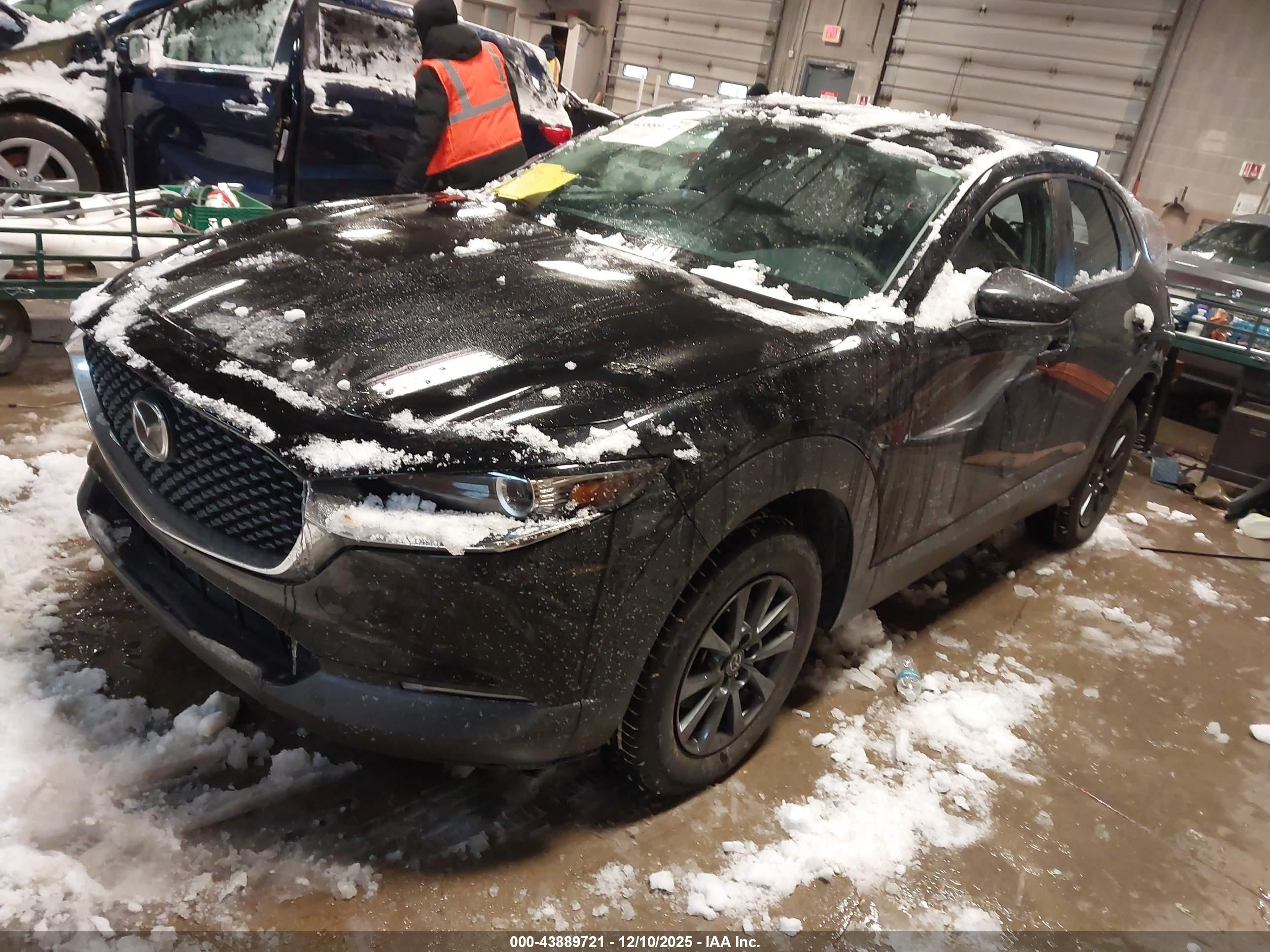 MAZDA CX-30 image 2
