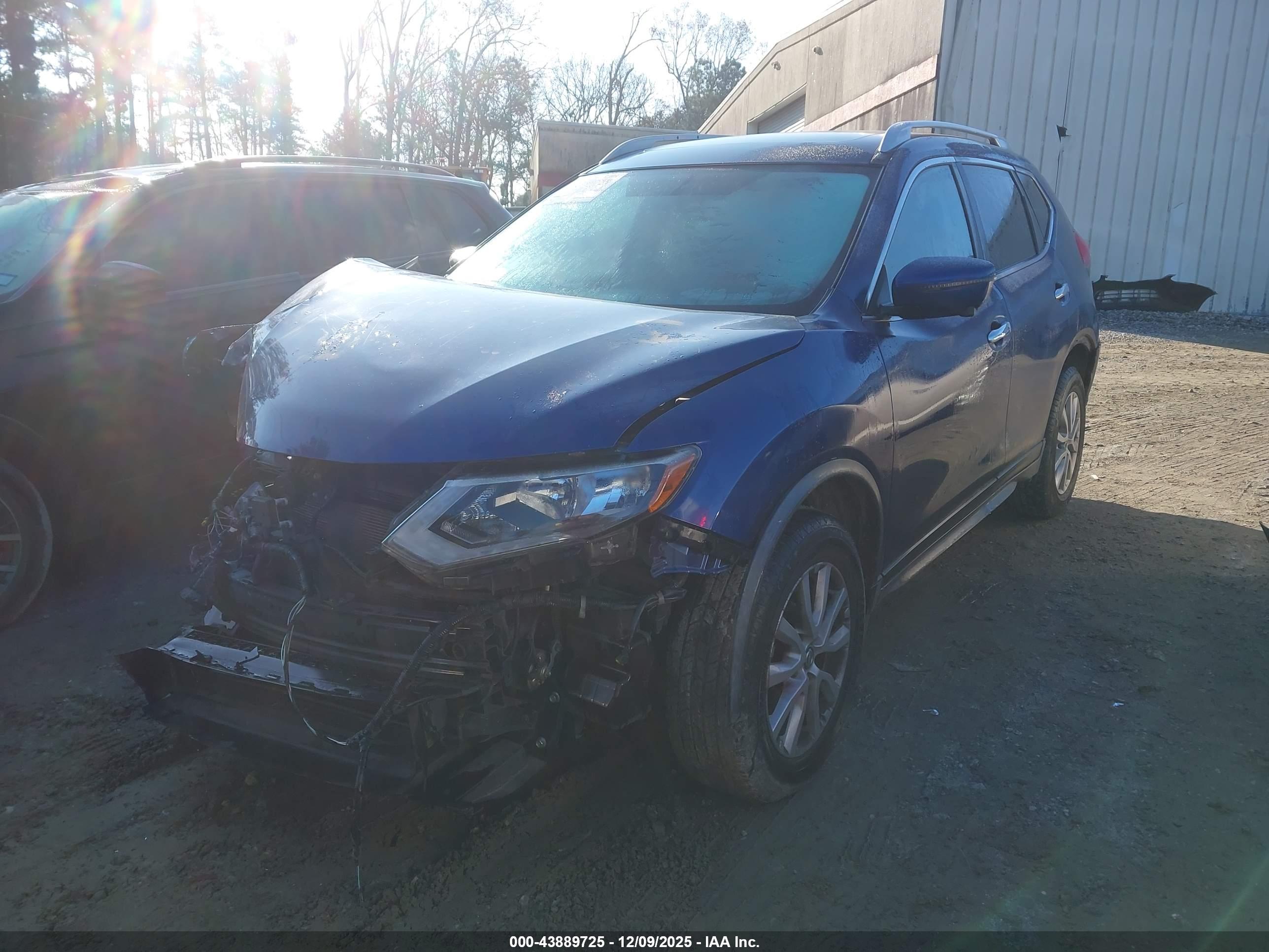 NISSAN ROGUE image 2