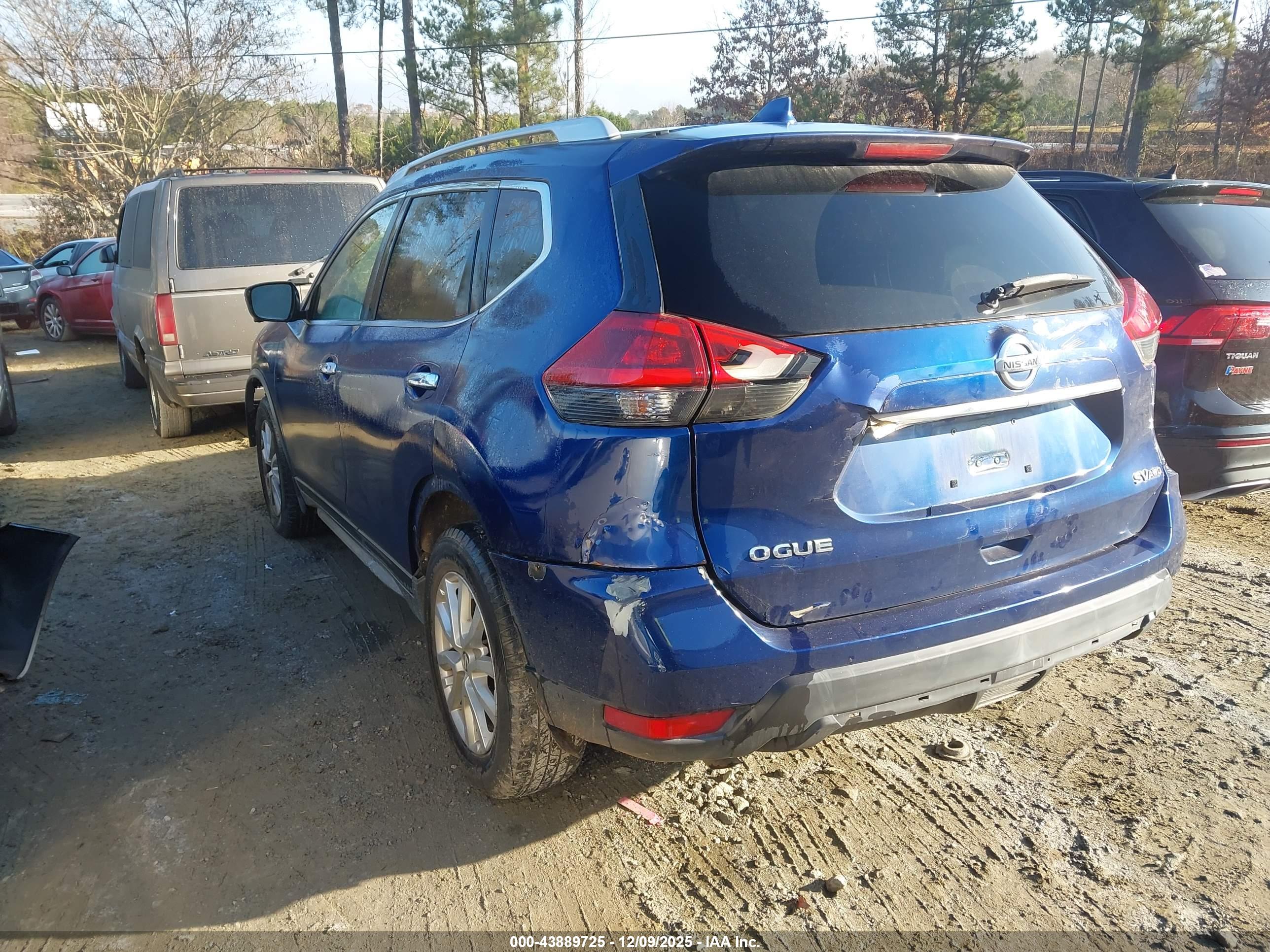 NISSAN ROGUE image 3