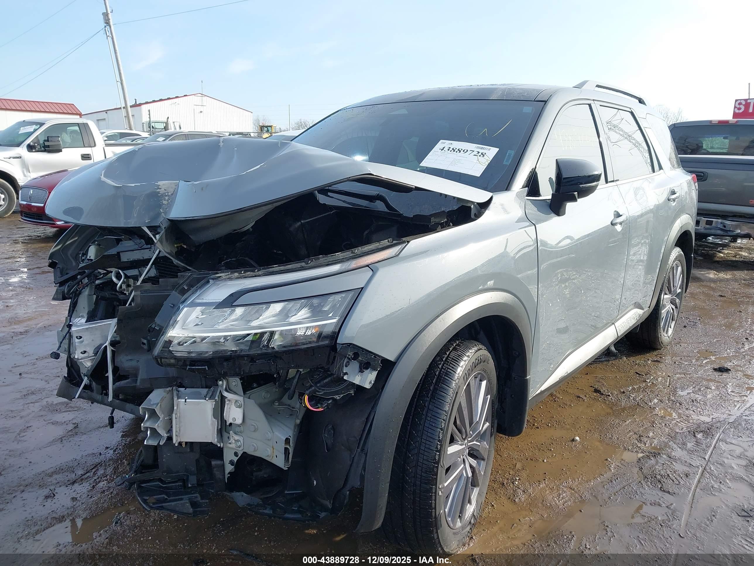 NISSAN PATHFINDER image 2