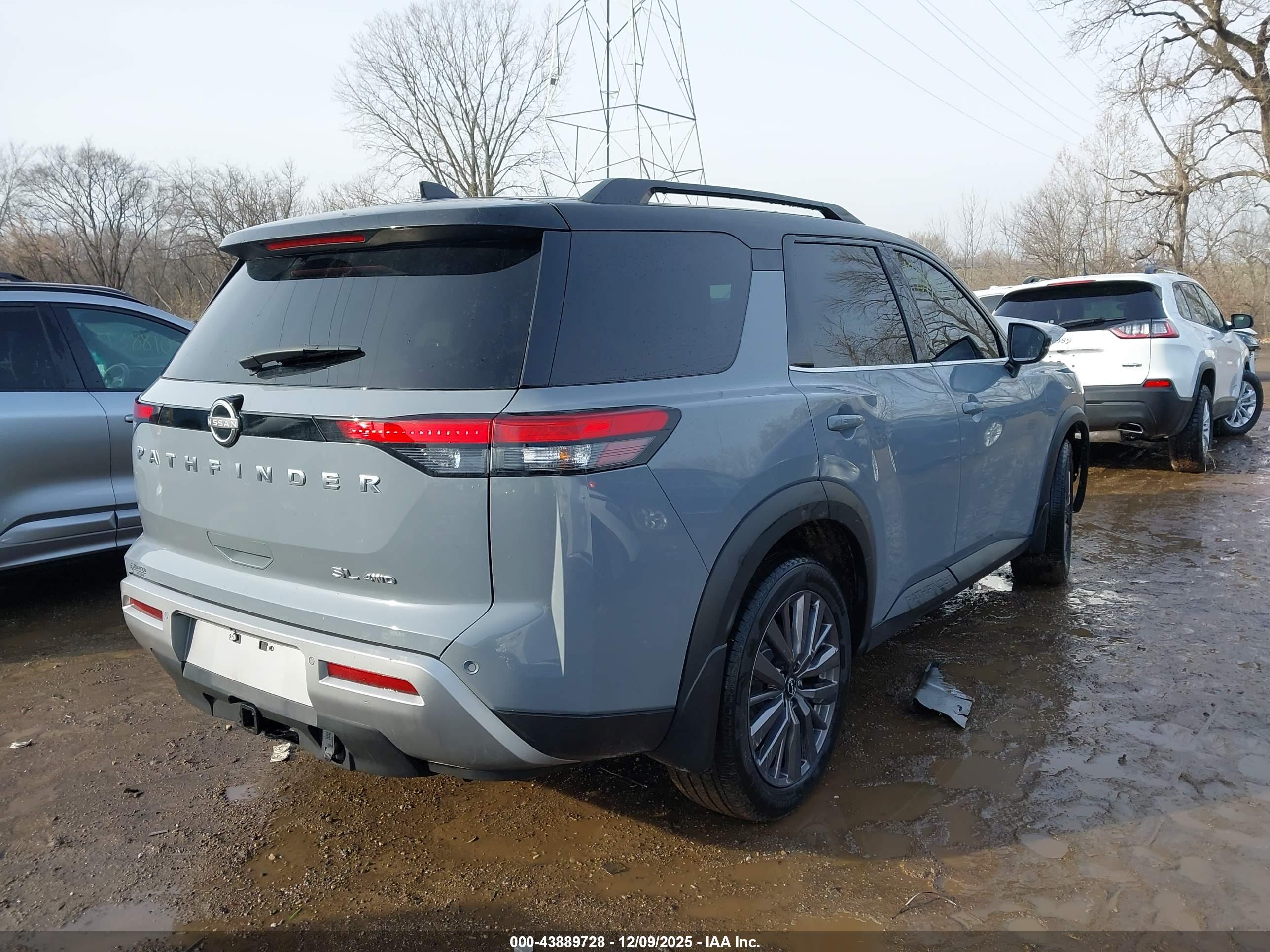 NISSAN PATHFINDER image 4