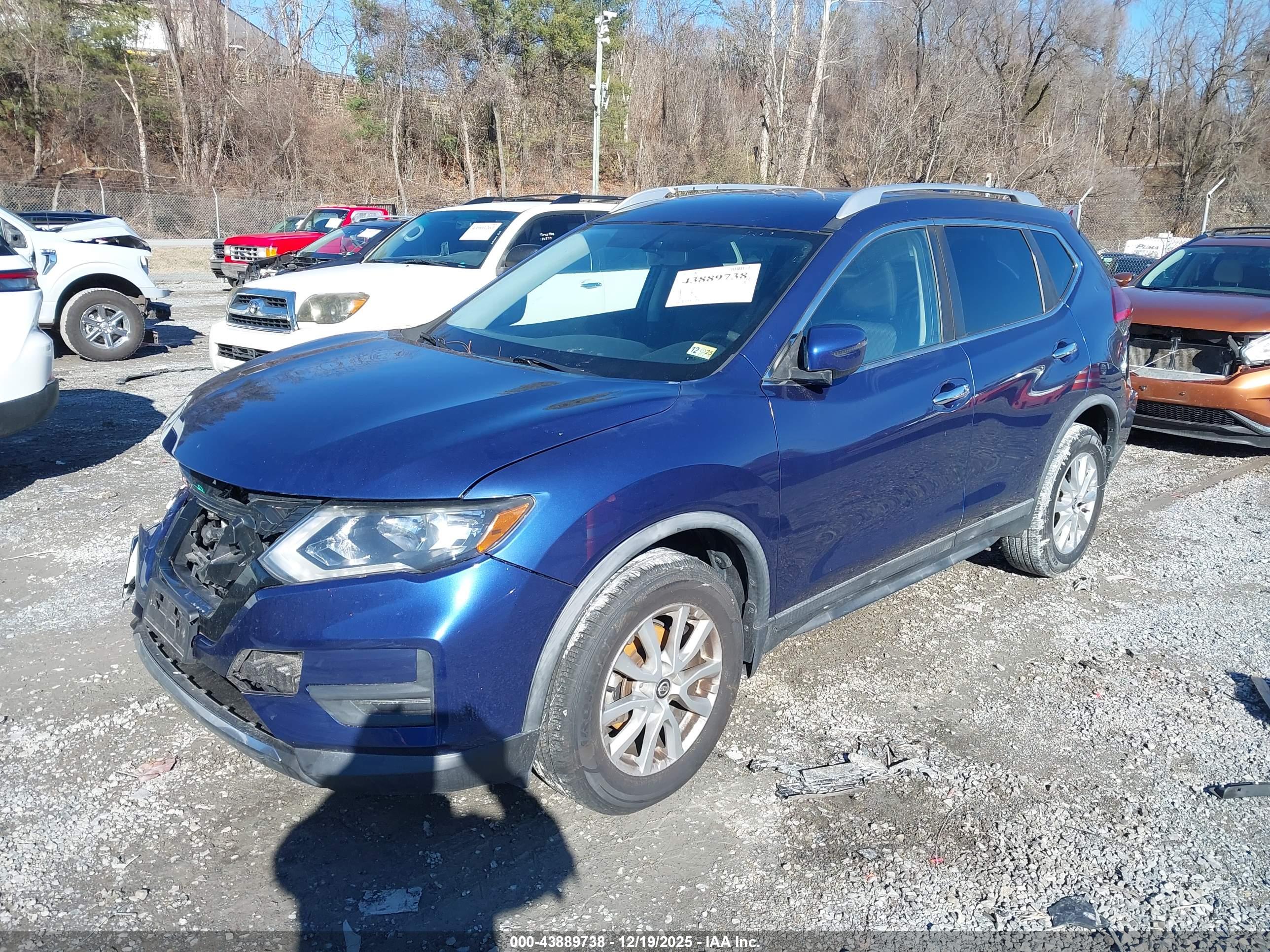 NISSAN ROGUE image 2