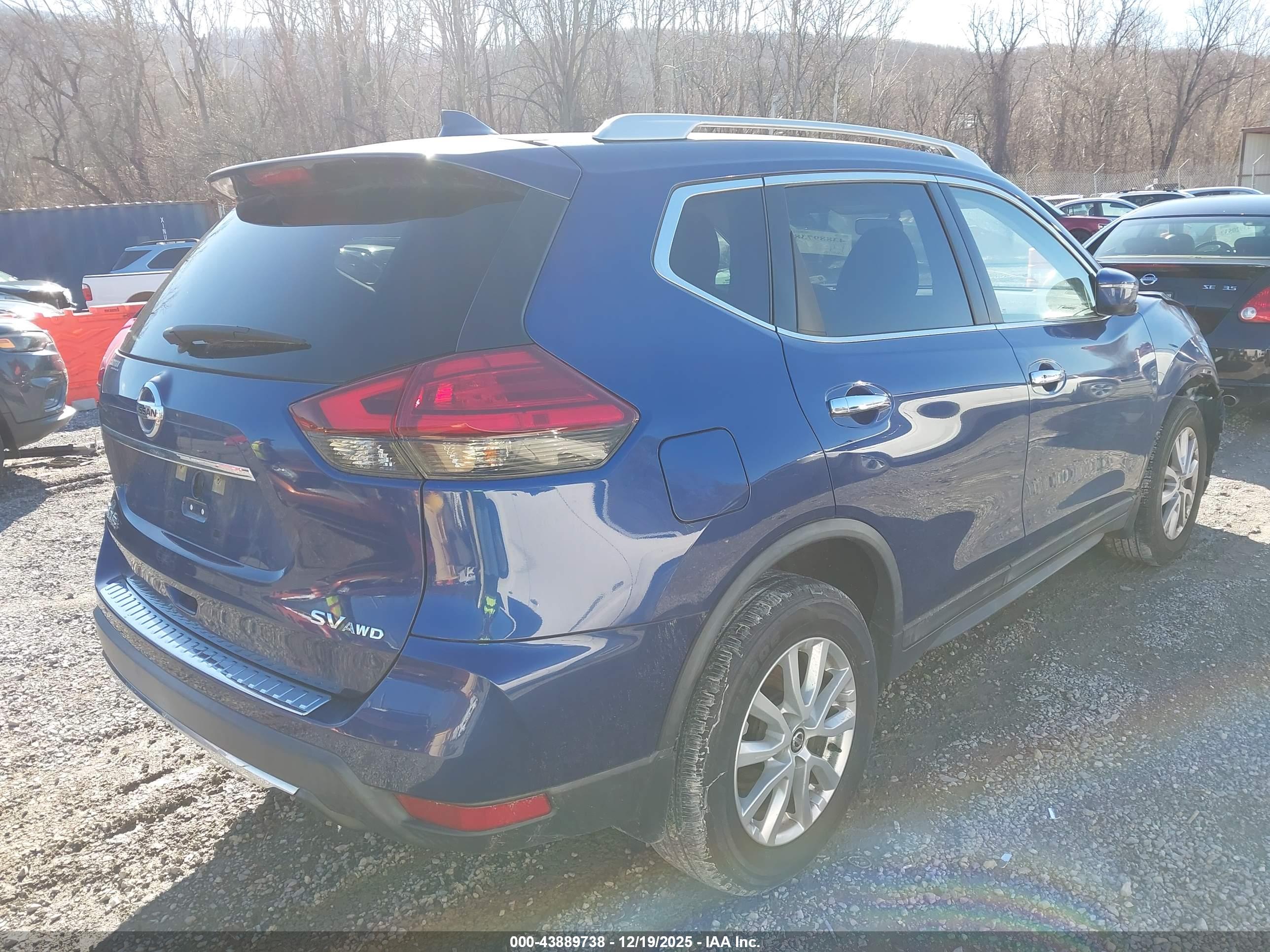 NISSAN ROGUE image 4