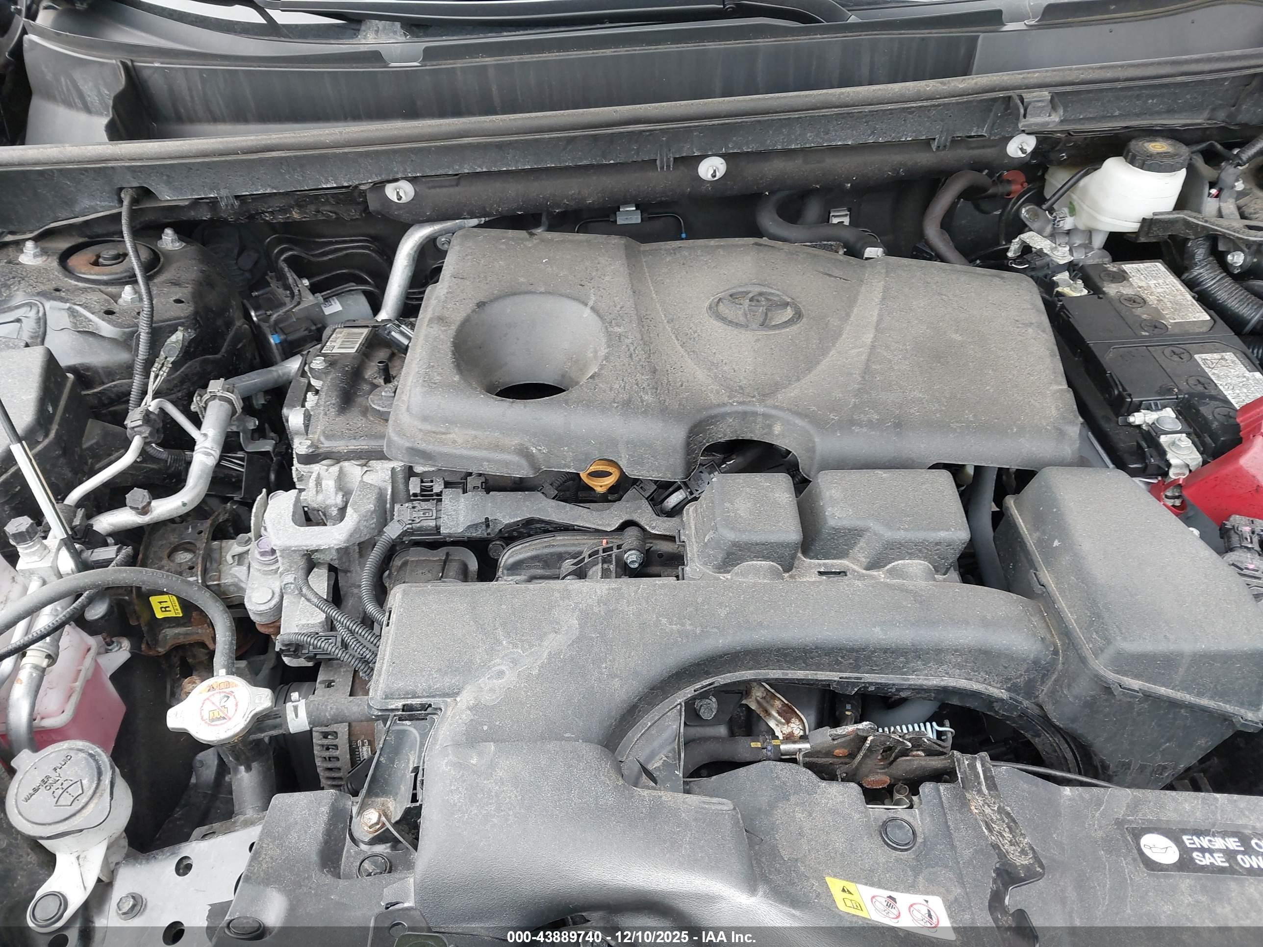 TOYOTA RAV4 image 10