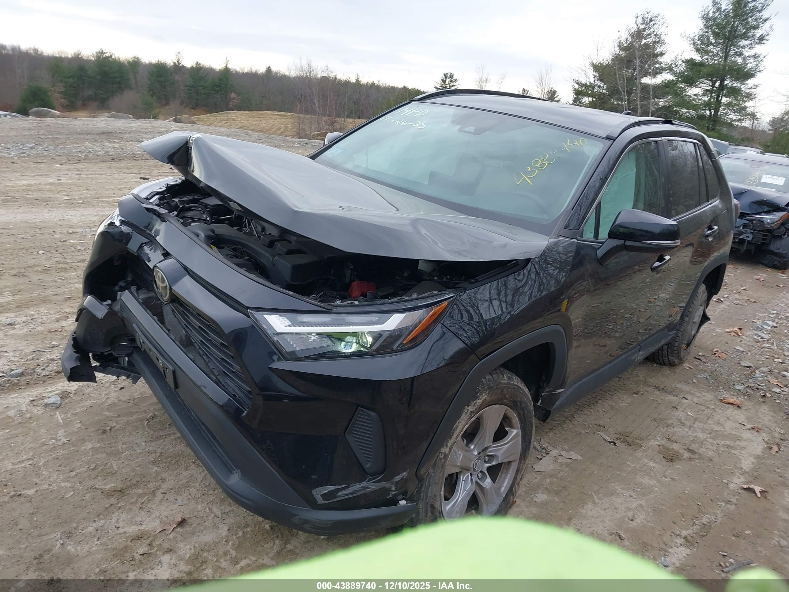 TOYOTA RAV4 image 2