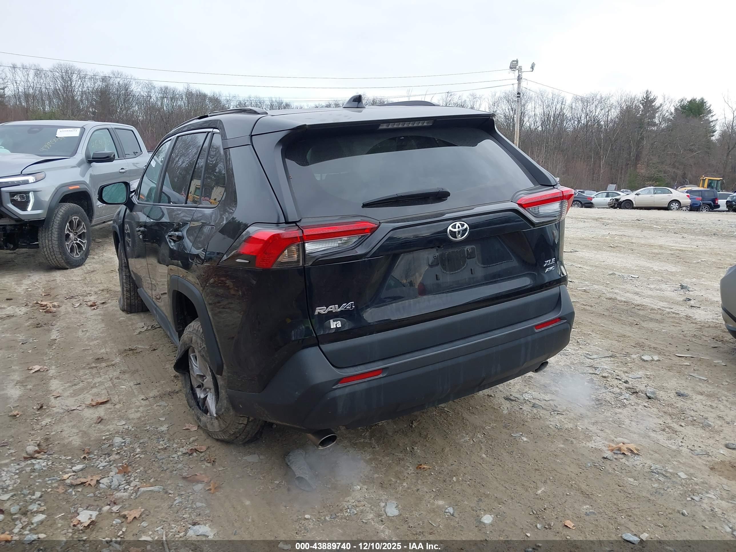 TOYOTA RAV4 image 3
