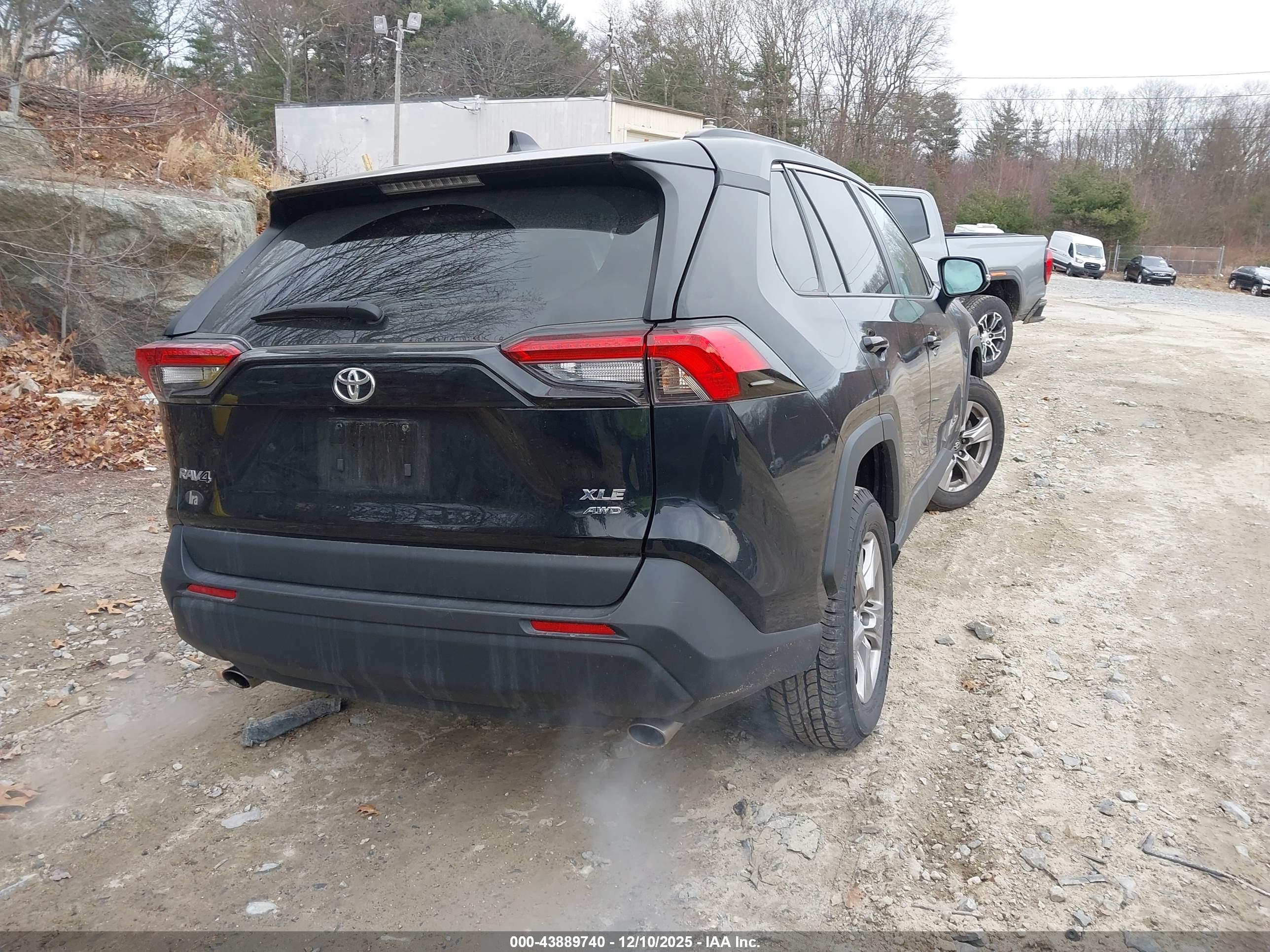 TOYOTA RAV4 image 4