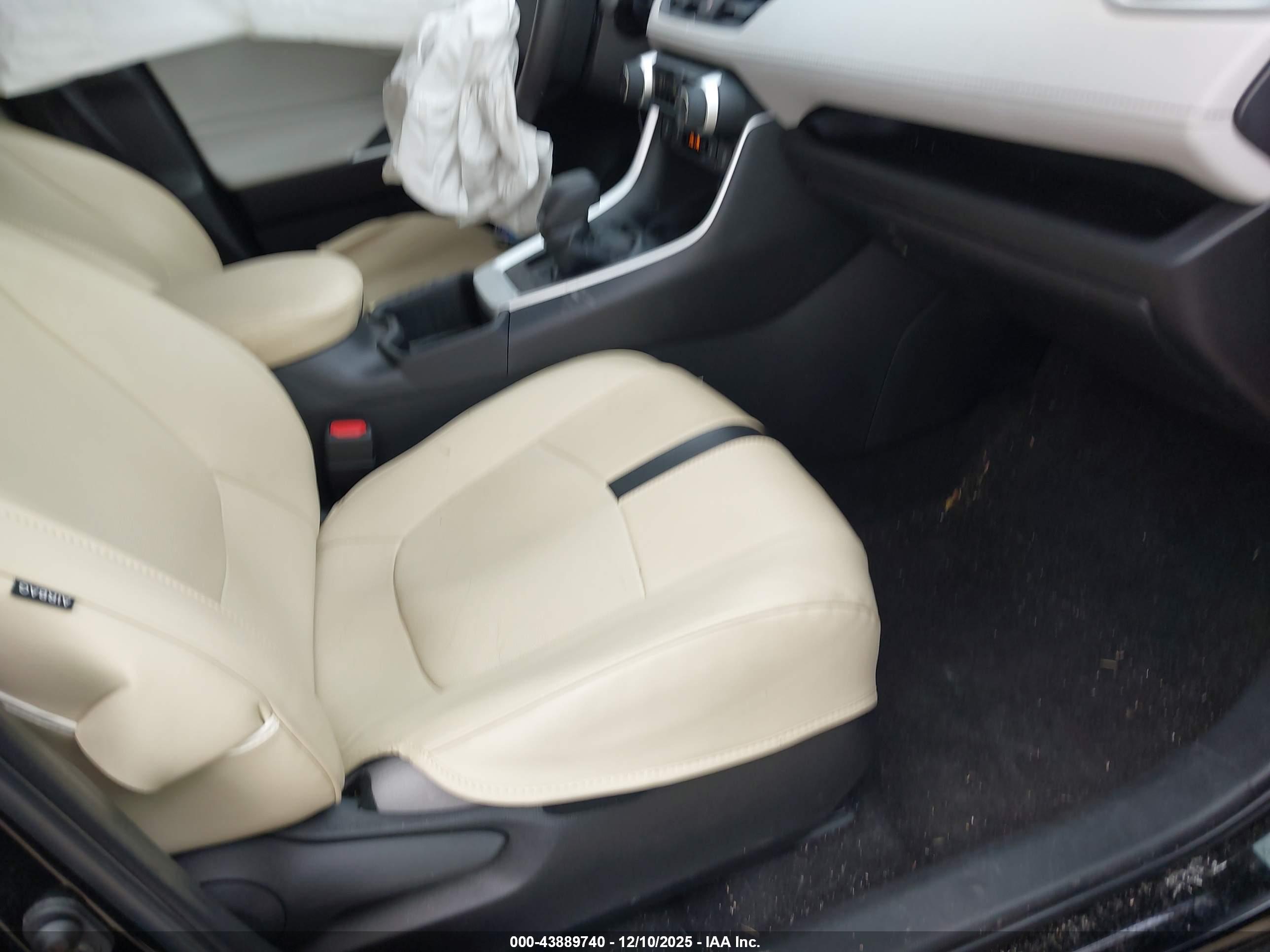 TOYOTA RAV4 image 5