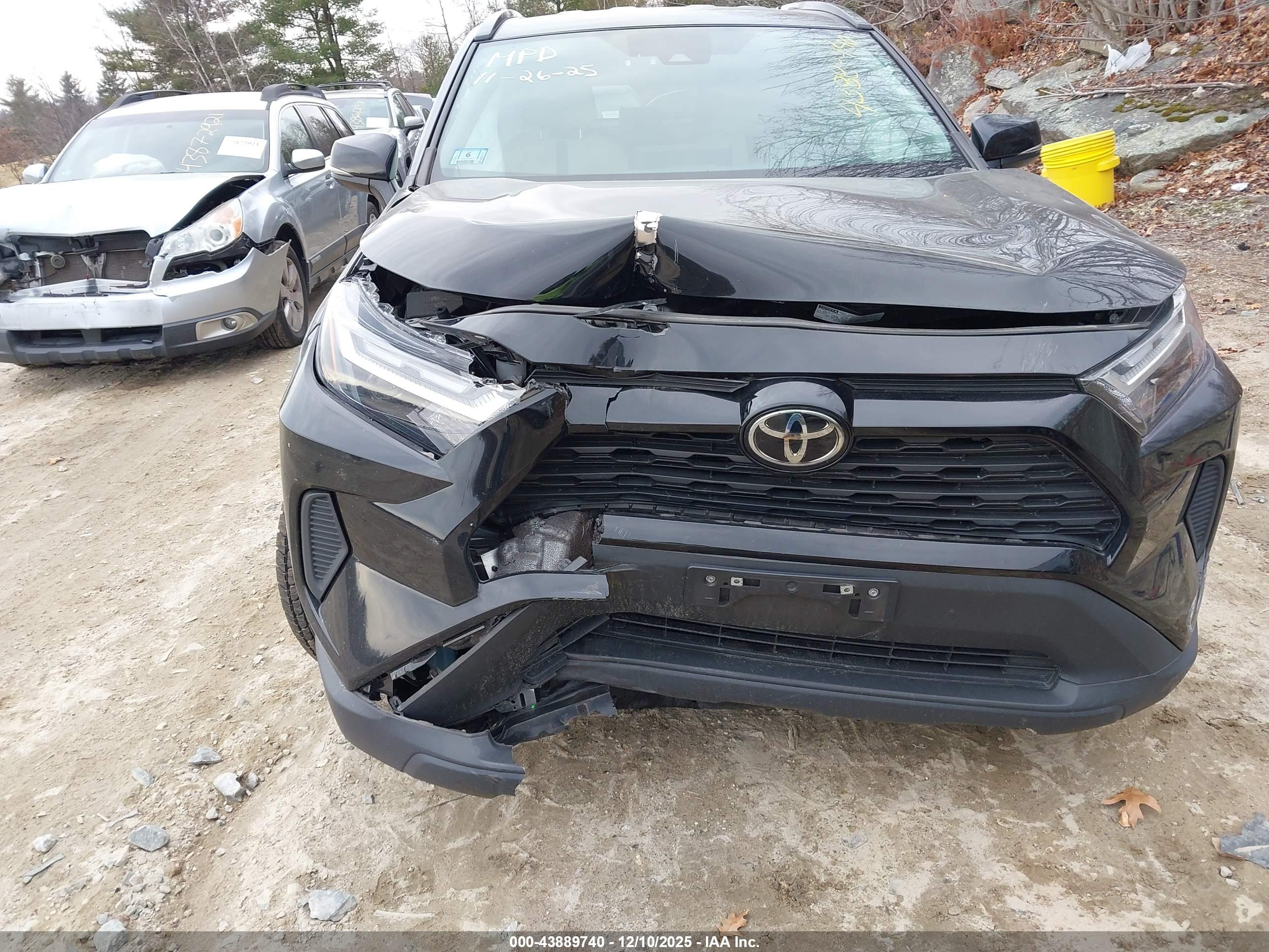 TOYOTA RAV4 image 6